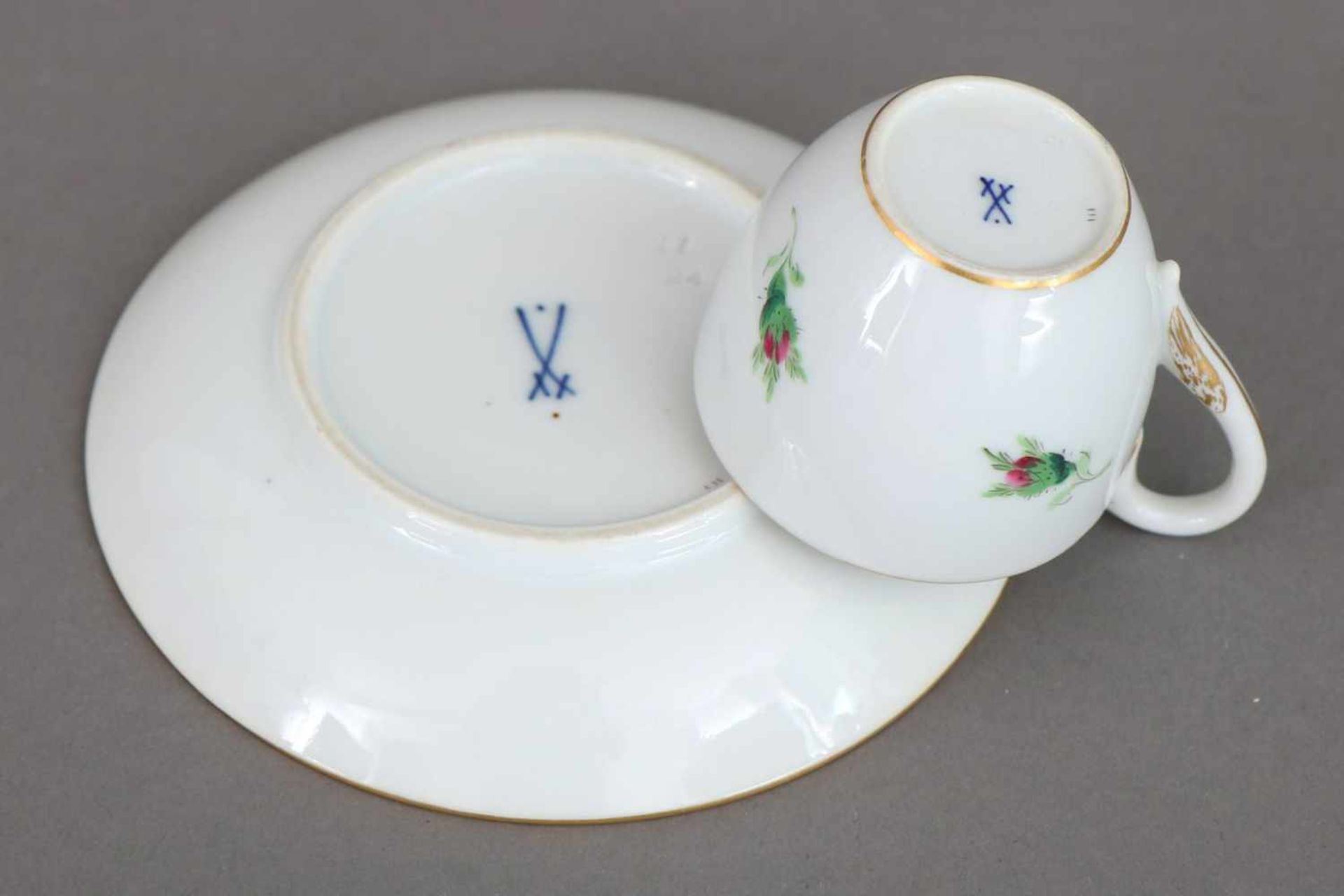 MEISSEN Tasse mit Untertasseum 1925 (Pfeifferzeit), ¨Empire¨ Form mit Schwanenhalsgriff, Dekor ¨ - Bild 2 aus 2