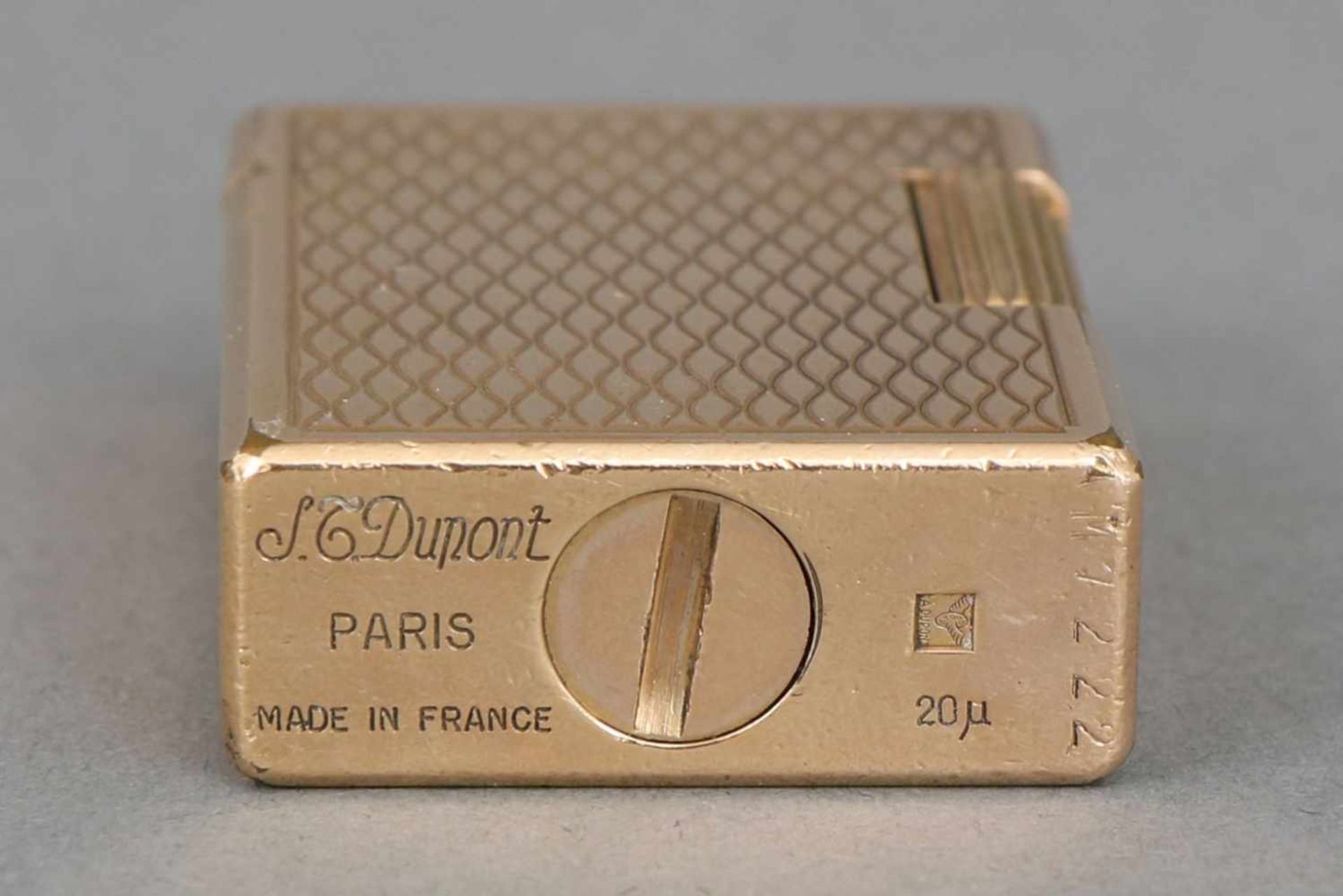 S.T. DUPONT Feuerzeugvergoldetes Metall, Rautennetz-Dekor, monogr. HB, ca. 4,5 x 3,5cm, ohne Box/ - Image 3 of 3