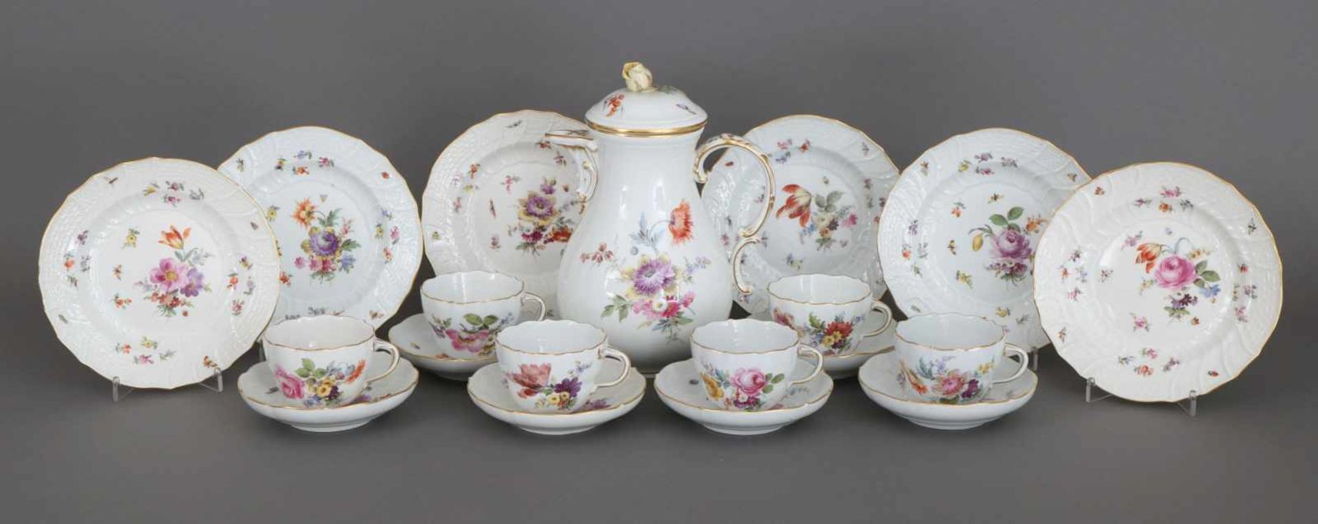 MEISSEN Kaffeeserviceum 1900 (Knaufzeit), Dekor ¨Bouquet mit Insekten¨, Goldstaffage, Form Neuer