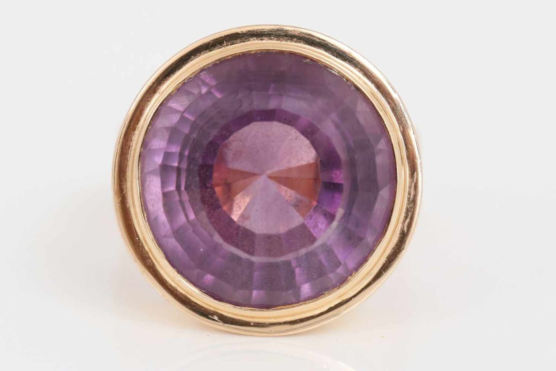 Damenring585er Gelbgold, großer, runder Amethyst in hohem Ringkopf, Ringgröße 56, Gewicht ca. 12, - Image 2 of 3