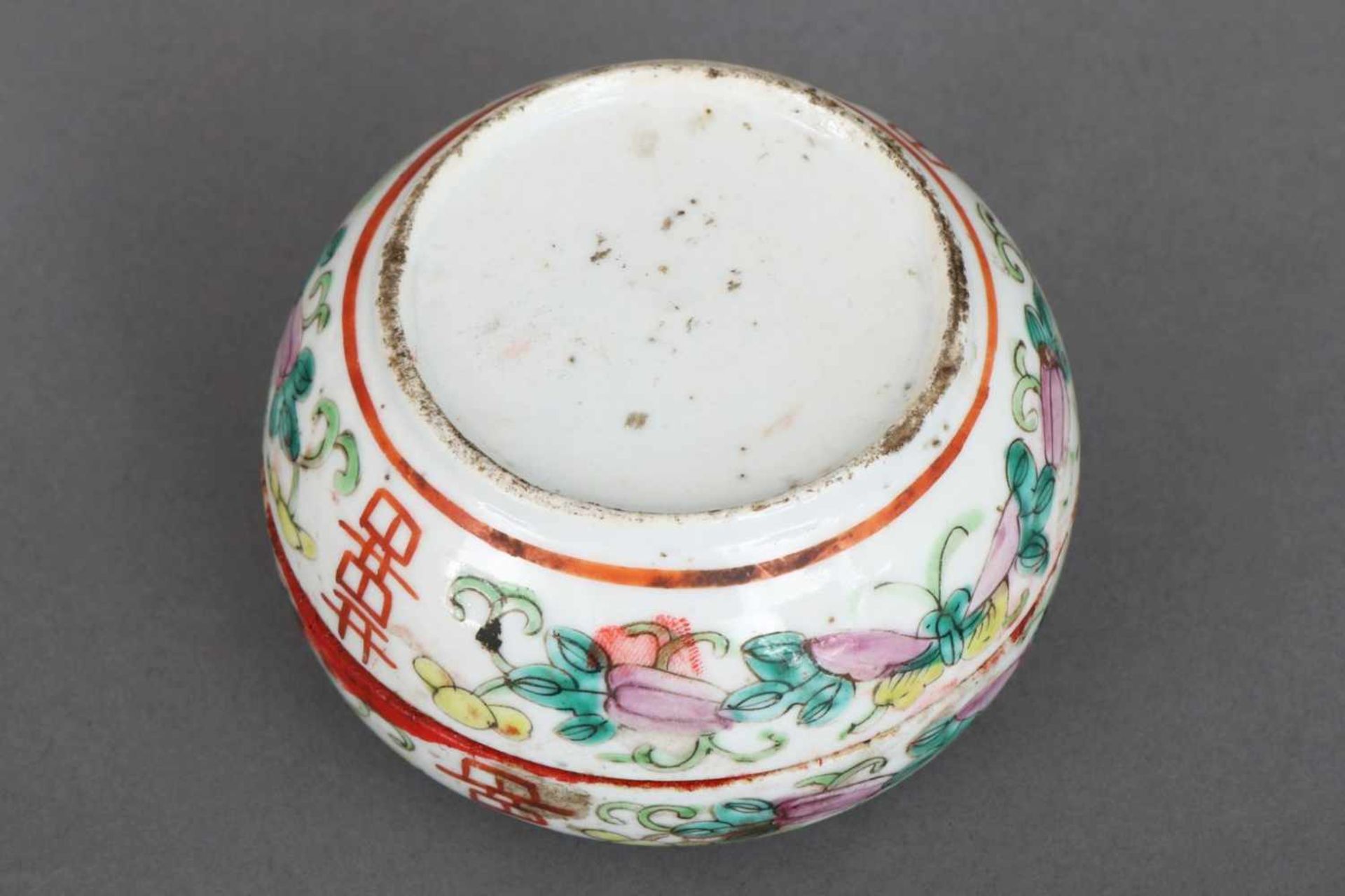 Chinesische SiegeldosePorzellan, Qing Dynastie (1644-1912, hier wohl Chien-Lung), runde ¨ - Bild 3 aus 3