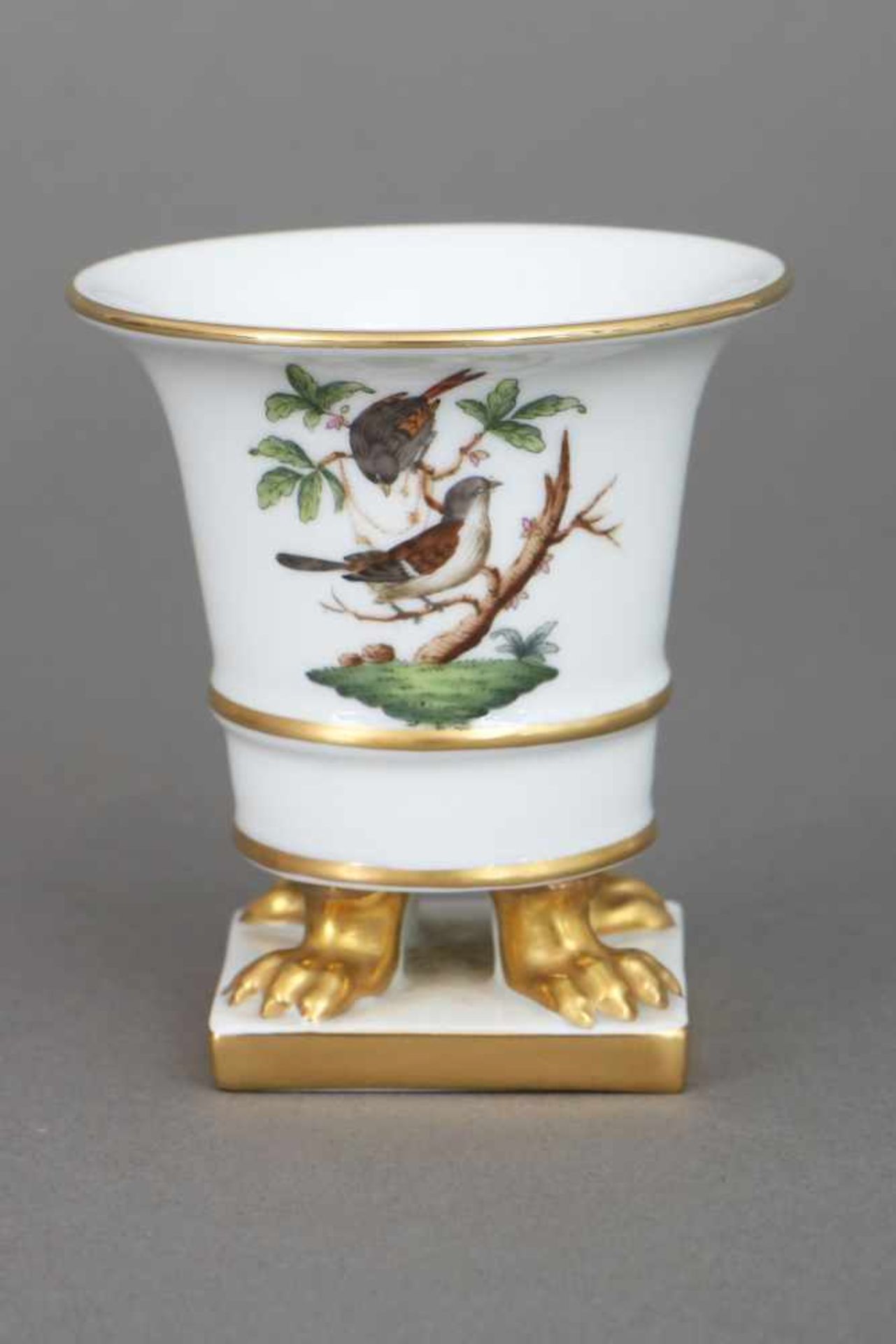HEREND VasengefäßDekor ¨Oiseaux Rothschild¨, Goldrand und Goldstaffage, trichterförmiges Gefäß auf
