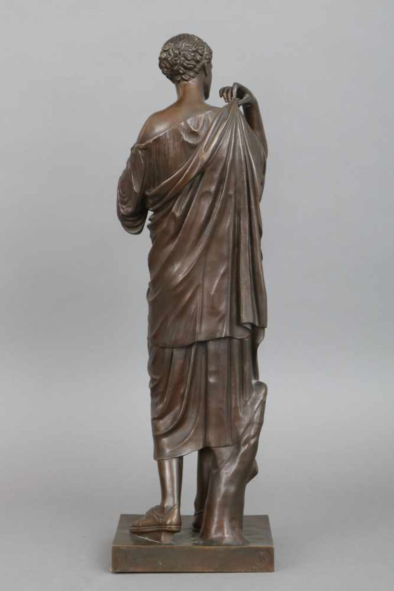 F. BARBEDIENNE Bronzefigur ¨Stehende antikisierende Figur in wallendem Gewand¨Frankreich, 19. Jhdt., - Bild 2 aus 4