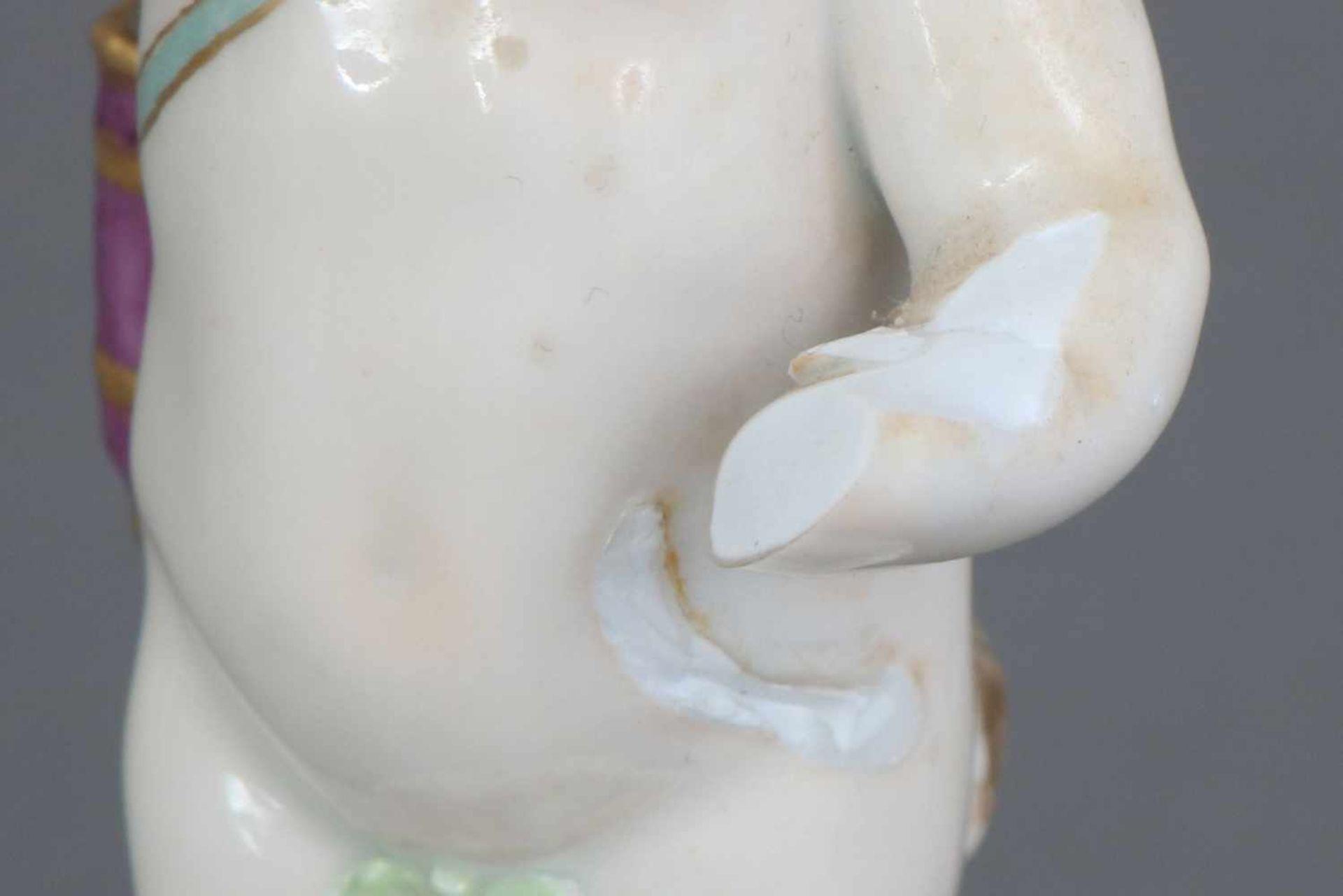 MEISSEN Porzellanfigur ¨Amor, enttäuscht¨Entwurf Heinrich SCHWABE, aus einer Serie von 27 Figuren, - Bild 4 aus 4