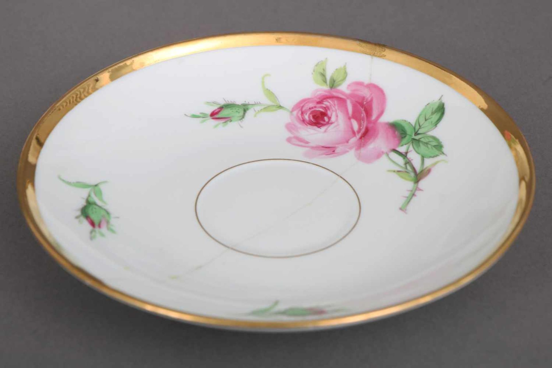 Konvolut MEISSEN PorzellanDekor ¨Rose¨, diverse Formen und Epochen, bestehend aus 1 Kaffeekanne in - Bild 3 aus 4