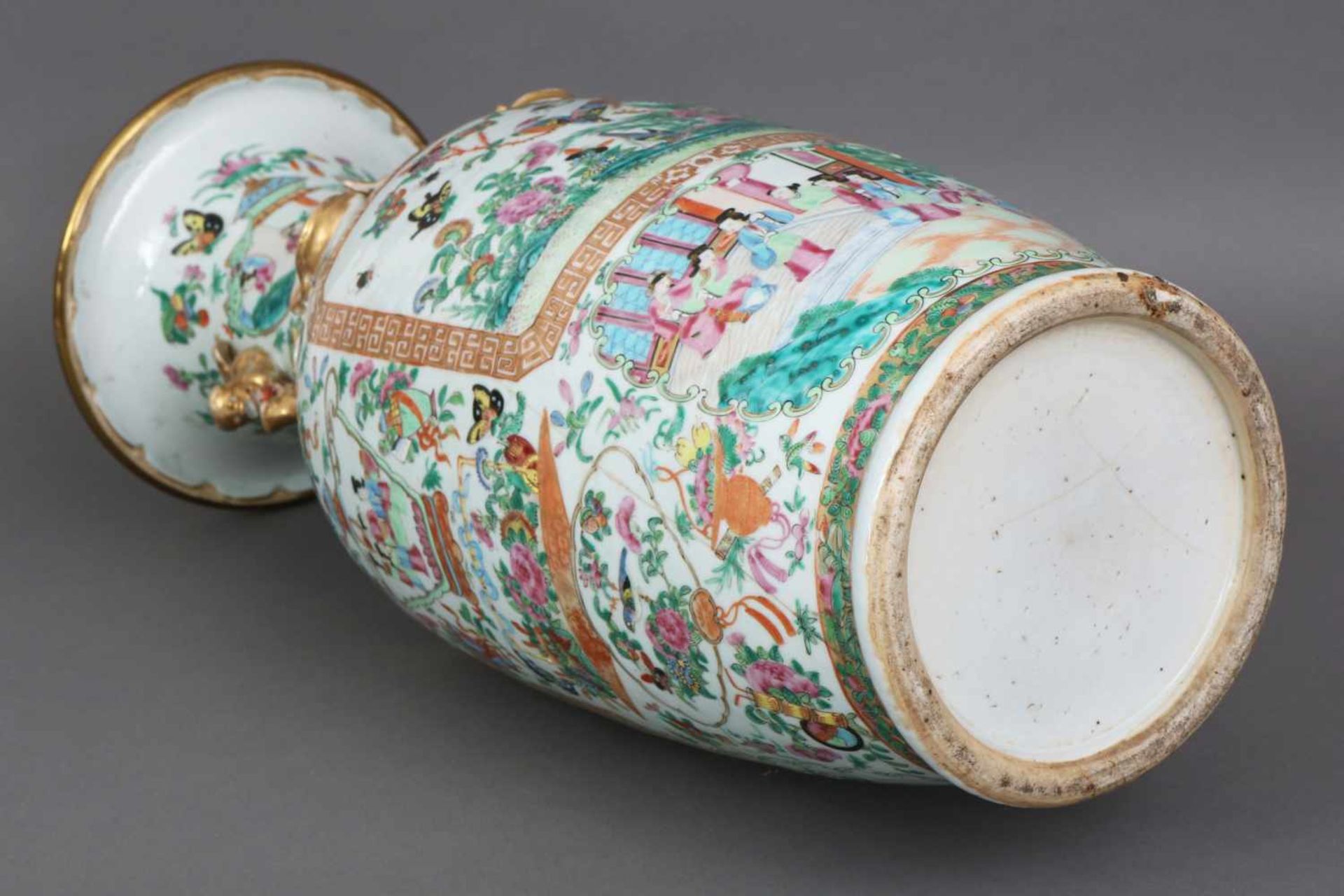Chinesische VasePorzellan, späte Qing-Dynastie (1644-1912, hier um 1900), ¨famille rose¨-Dekor mit - Bild 2 aus 2
