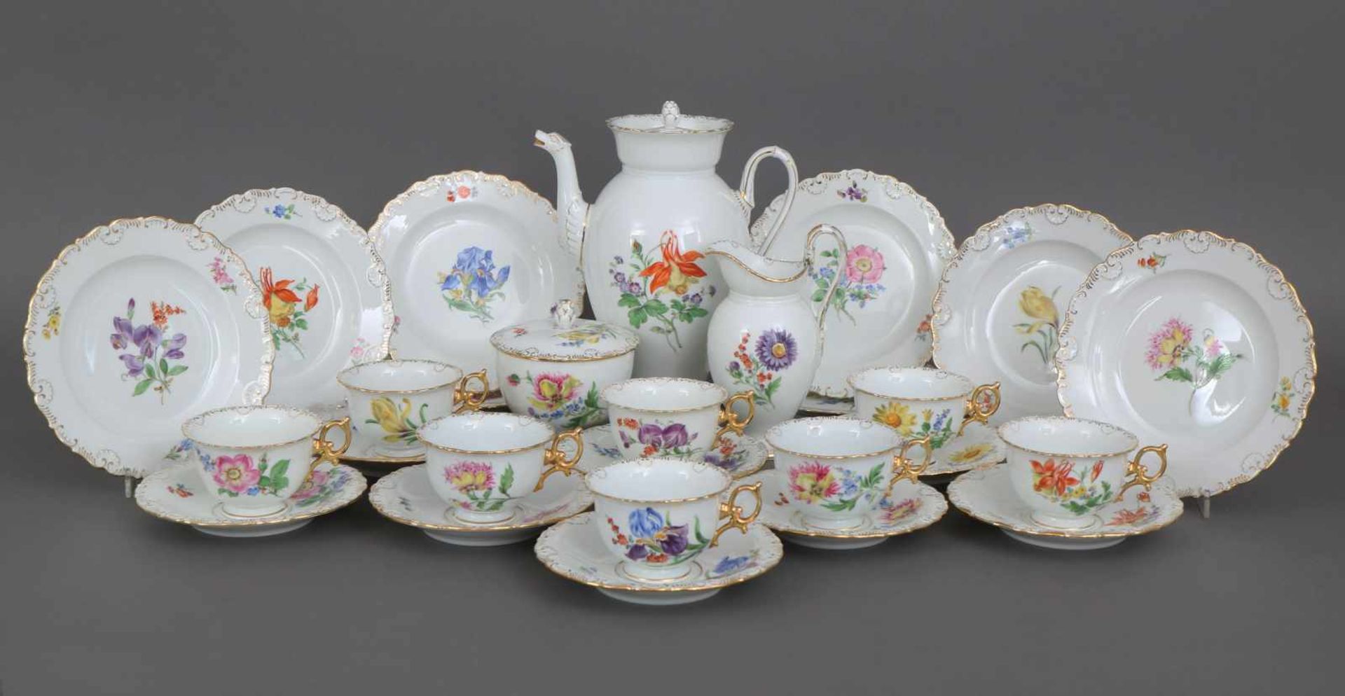 MEISSEN Teeservice (mit Kaffeekanne)Blumendekor, Strukturrand mit Goldstaffage, um 1930 (