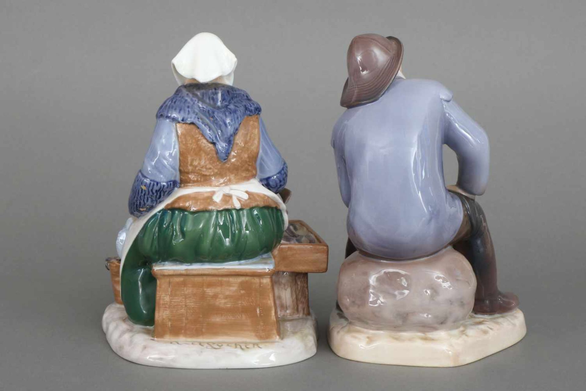 Paar BING & GRÖNDAL Porzellanfiguren ¨Fischerpaar¨ (sitzender Fischer mit Pfeife und - Bild 2 aus 3