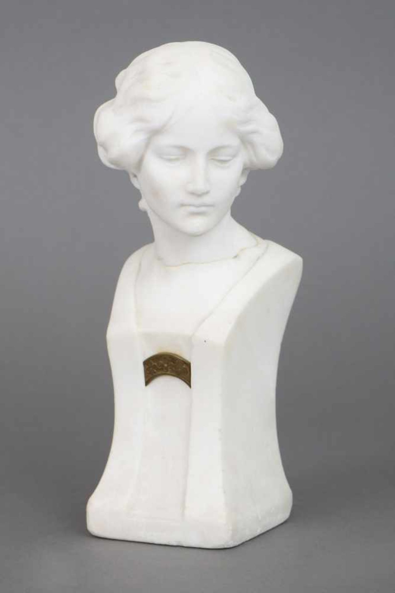 PROF. A. NARI Jugendstil Alabaster-Büste eines Mädchensverso signiert, H ca. 15cm, Bruchstelle am