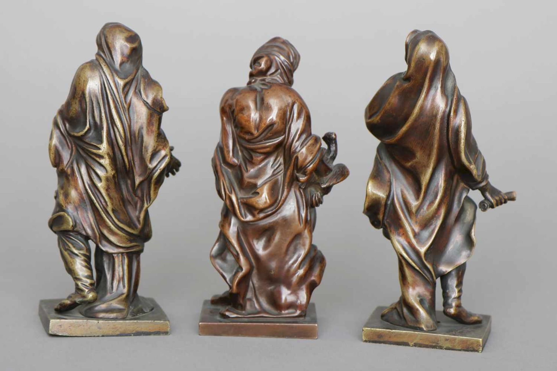 PIERRE LEGROS (1629 Chartres - 1714 Paris) Figurengruppe ¨3 Philosophen¨Bronze, überwiegend braun - Bild 2 aus 10