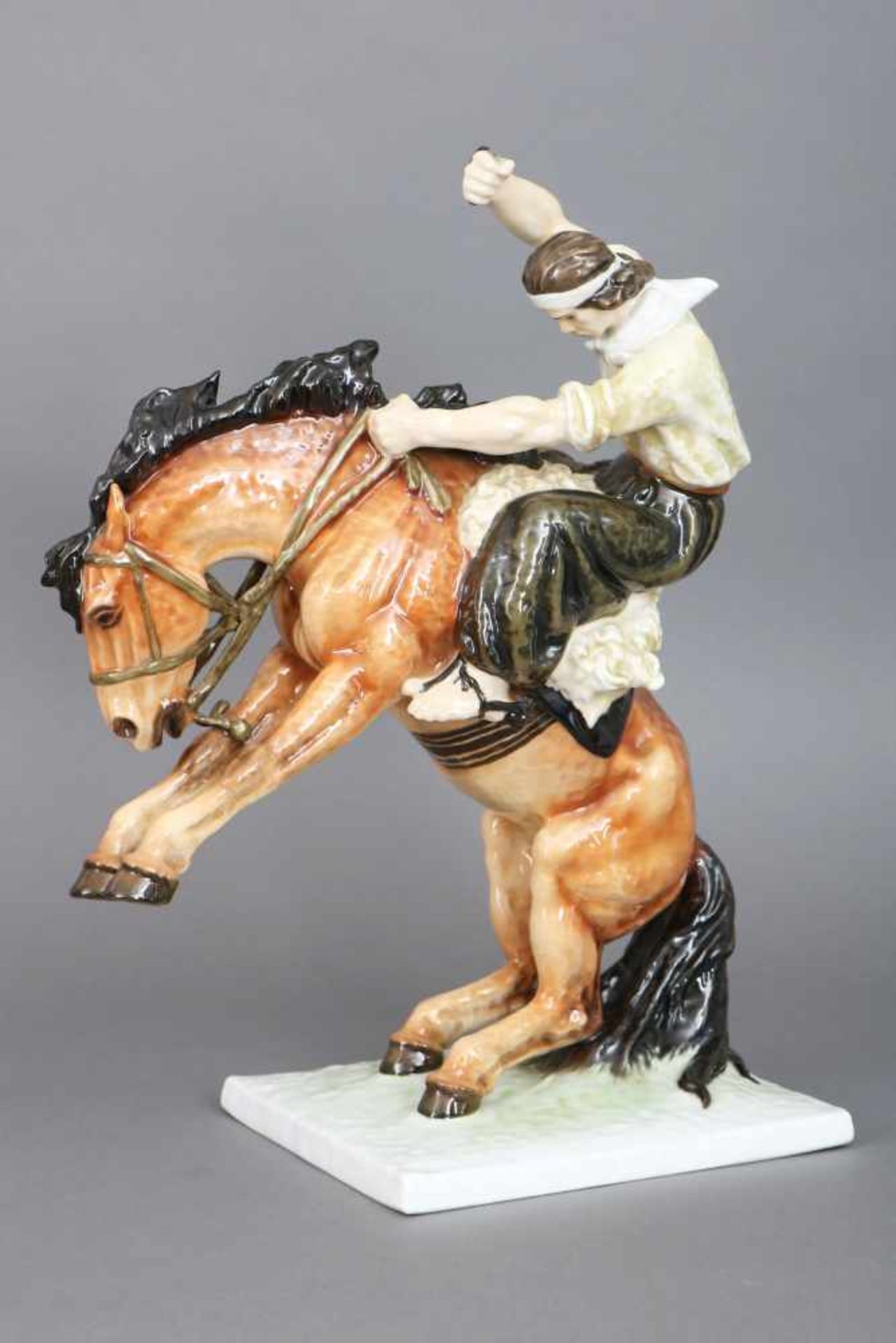 ROSENTHAL (Kunstabteilung Selb) Porzellanfigur ¨Gaucho (¨Jineteada¨) auf sich bäumendem Pferd¨ - Bild 2 aus 3