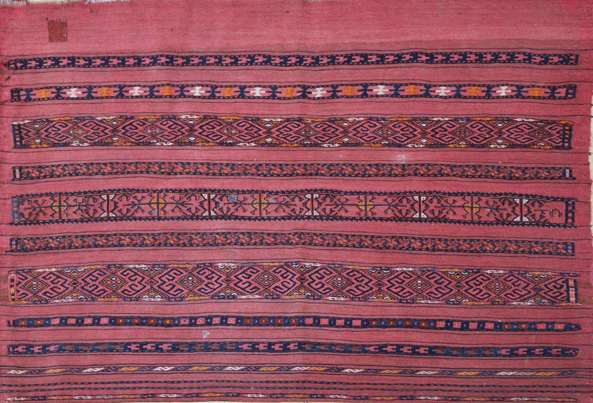 Flachgewebe, Turkmenistanrost-rot mit Vielzahl Friesbändern mit geometrischem Dekor, ca.