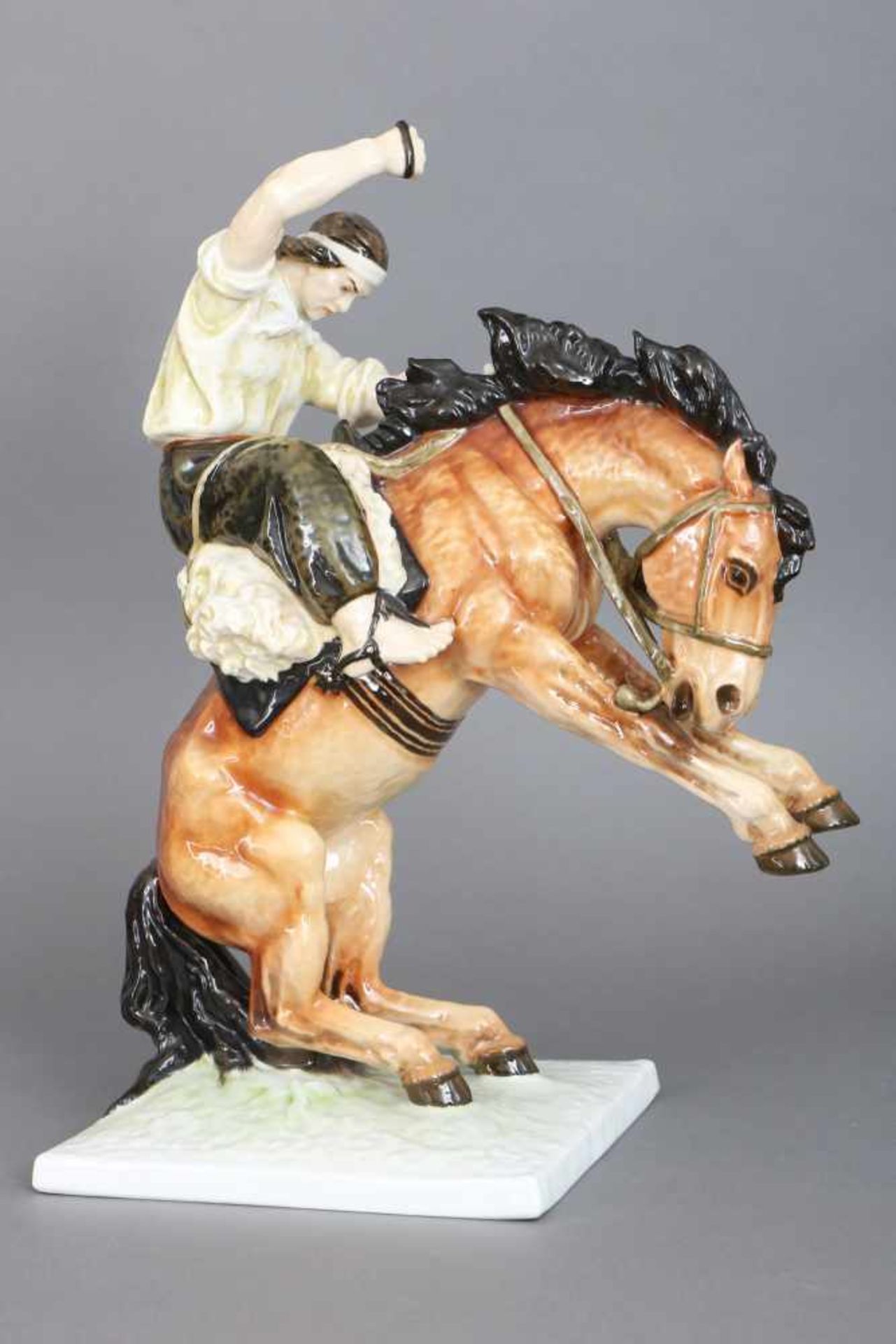 ROSENTHAL (Kunstabteilung Selb) Porzellanfigur ¨Gaucho (¨Jineteada¨) auf sich bäumendem Pferd¨
