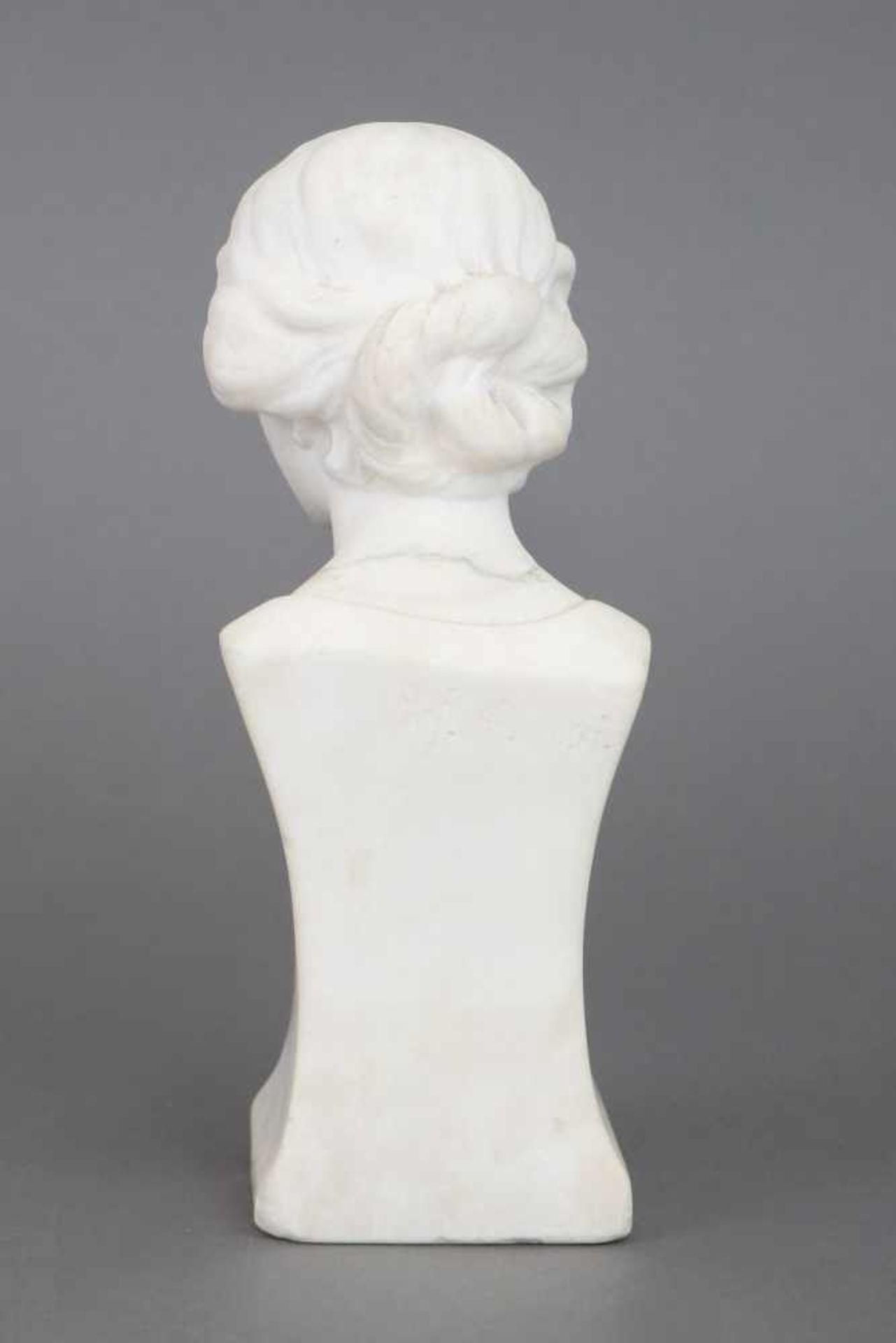 PROF. A. NARI Jugendstil Alabaster-Büste eines Mädchensverso signiert, H ca. 15cm, Bruchstelle am - Bild 2 aus 5