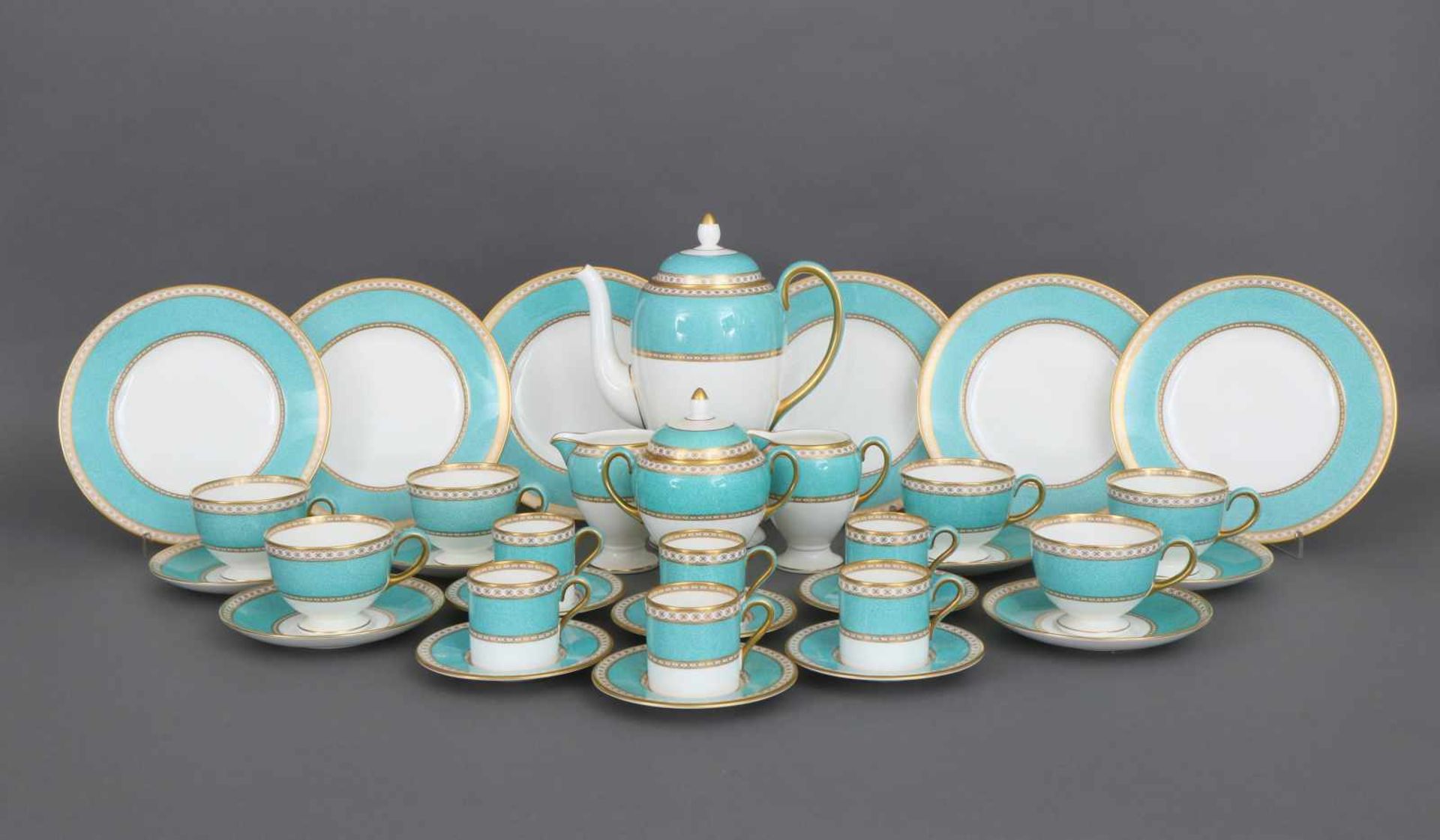 WEDGWOOD KaffeeservicePorzellan, mintgrüner Fond, Golddekor, bestehend aus Kaffeekanne, 6