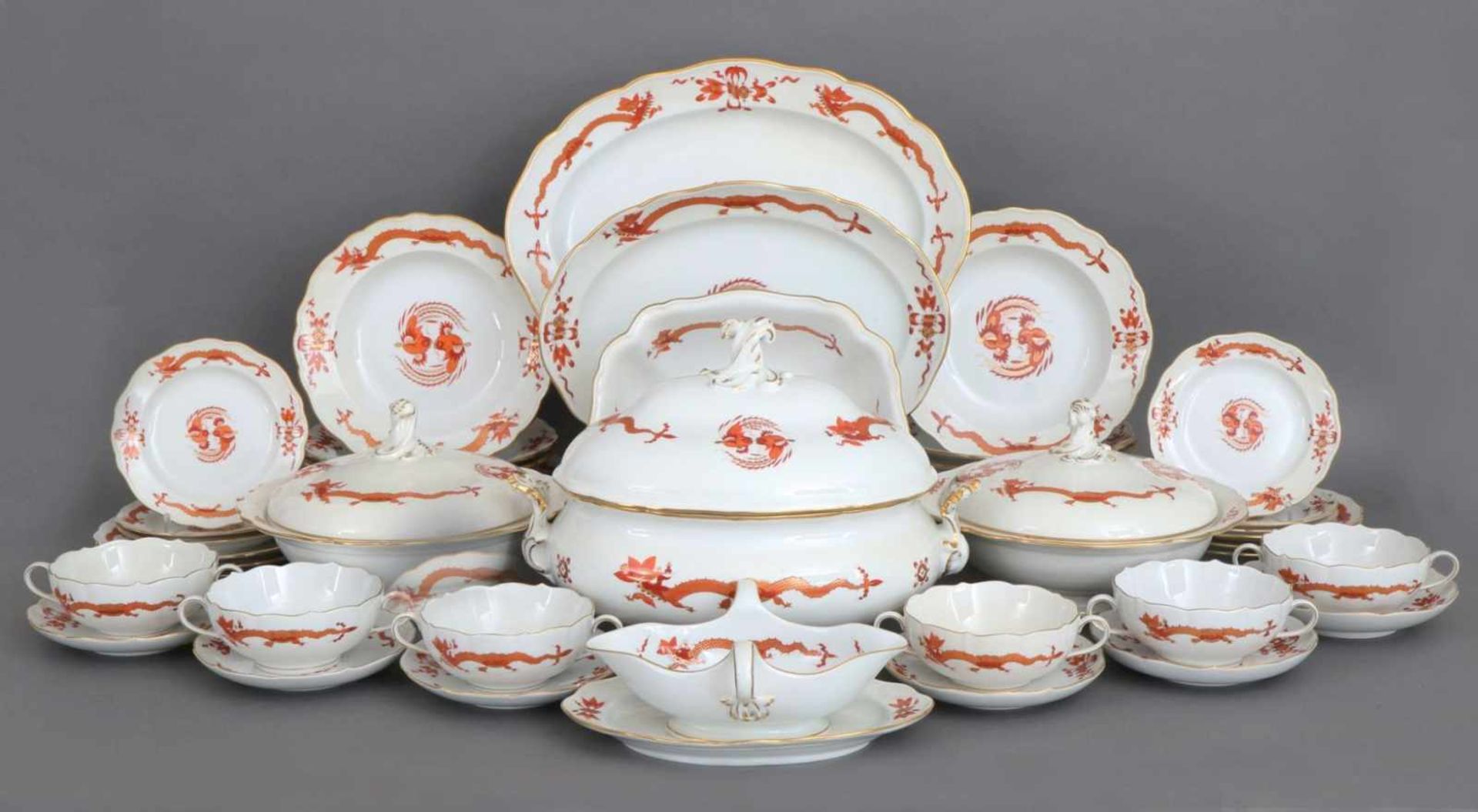 MEISSEN SpeiseserviceDekor ¨Reicher (roter) Hofdrache¨, bestehend aus 1 großen ovalen Terrine, 2