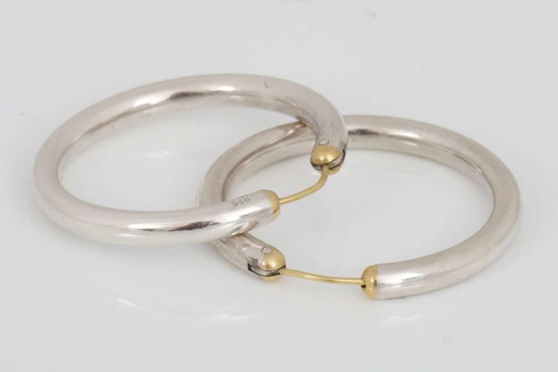 Paar Creolen925er Silber, Schließe Gelbgold, hohl gearbeitet, Juwelier-Stempel AK (Lehmweg,
