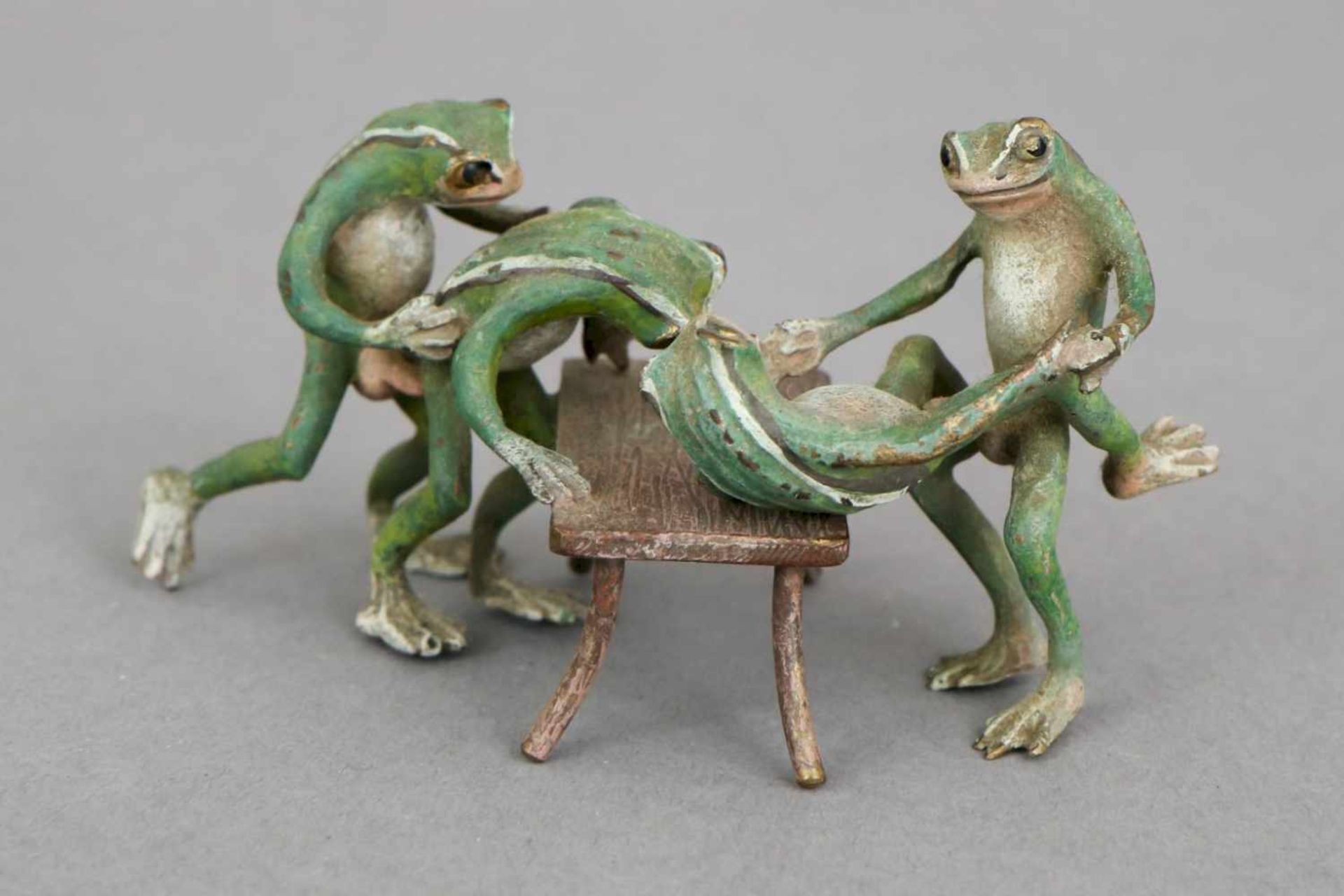 Paar Wiener Bronzen ¨Frösche bei der Paarung¨farbige Temperabemalung, im Stile der Jahrhundertwende, - Bild 3 aus 3
