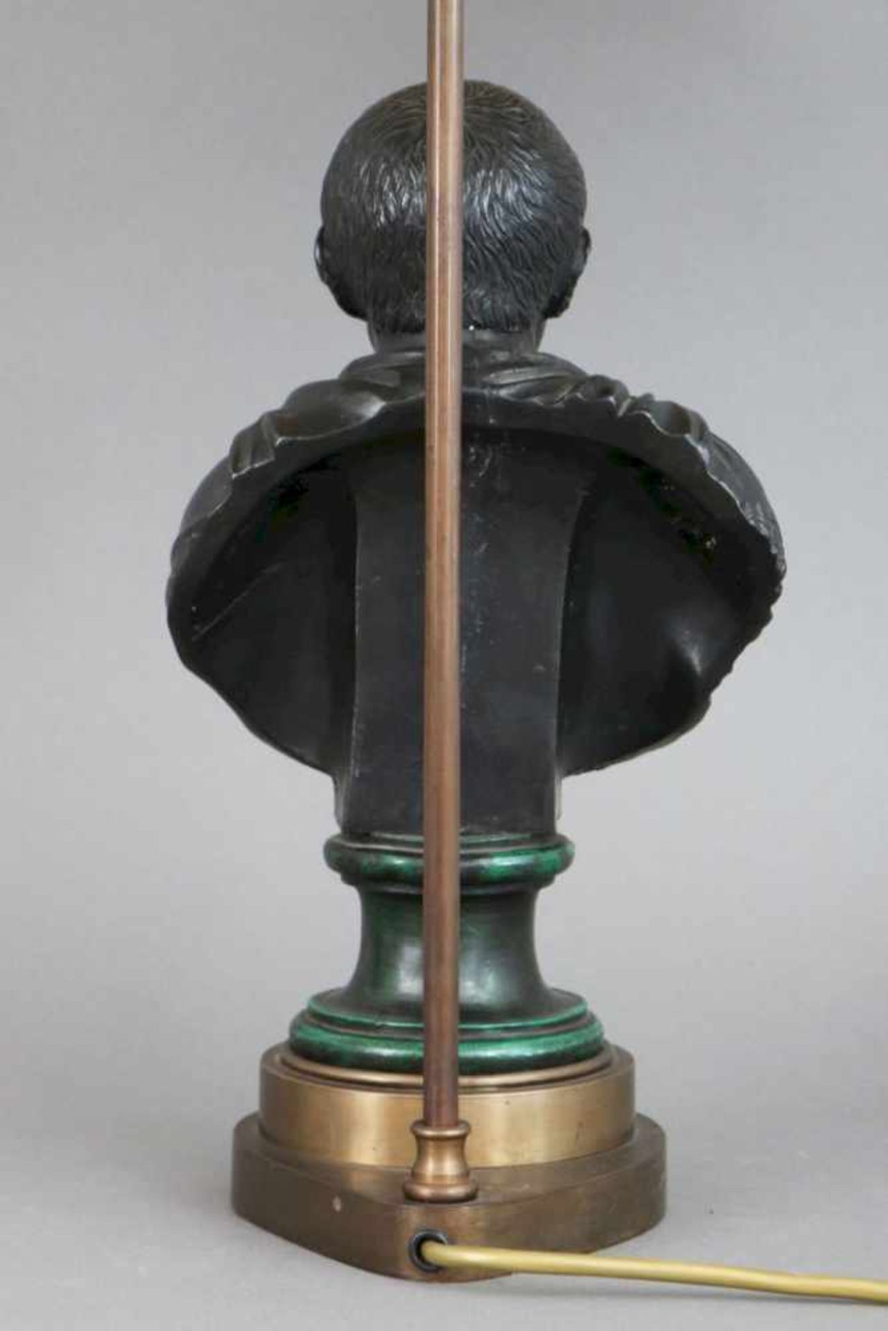 Tischlampe mit Figurenstaffage, ¨Büste des Brutus¨ (römischer Konsul)bronzierter Metallguss, - Image 2 of 3