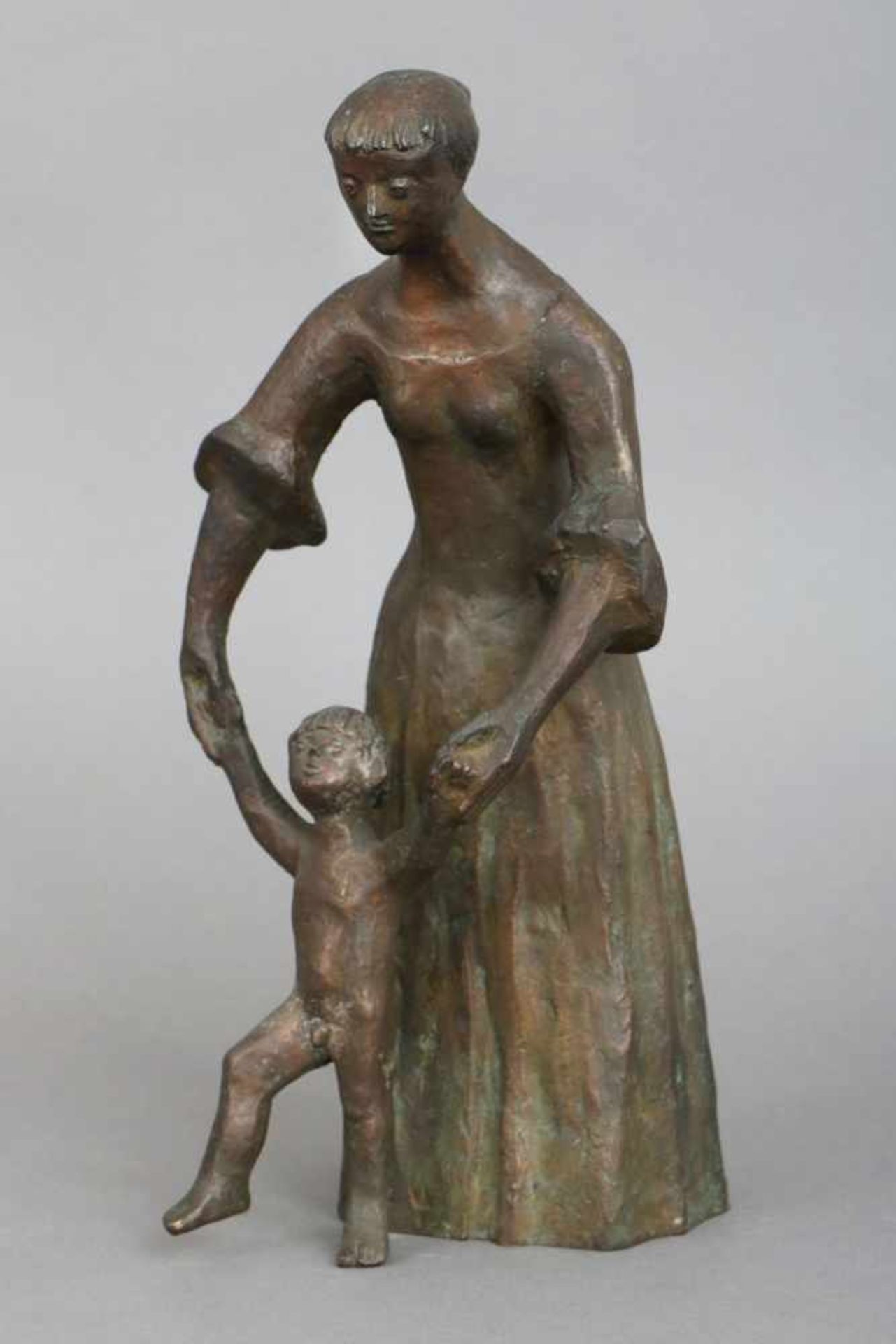 HERMANN SCHILCHER (1909 - 2003) Bronzefigur ¨Der erste Schritt¨dunkel patiniert, rückseitig