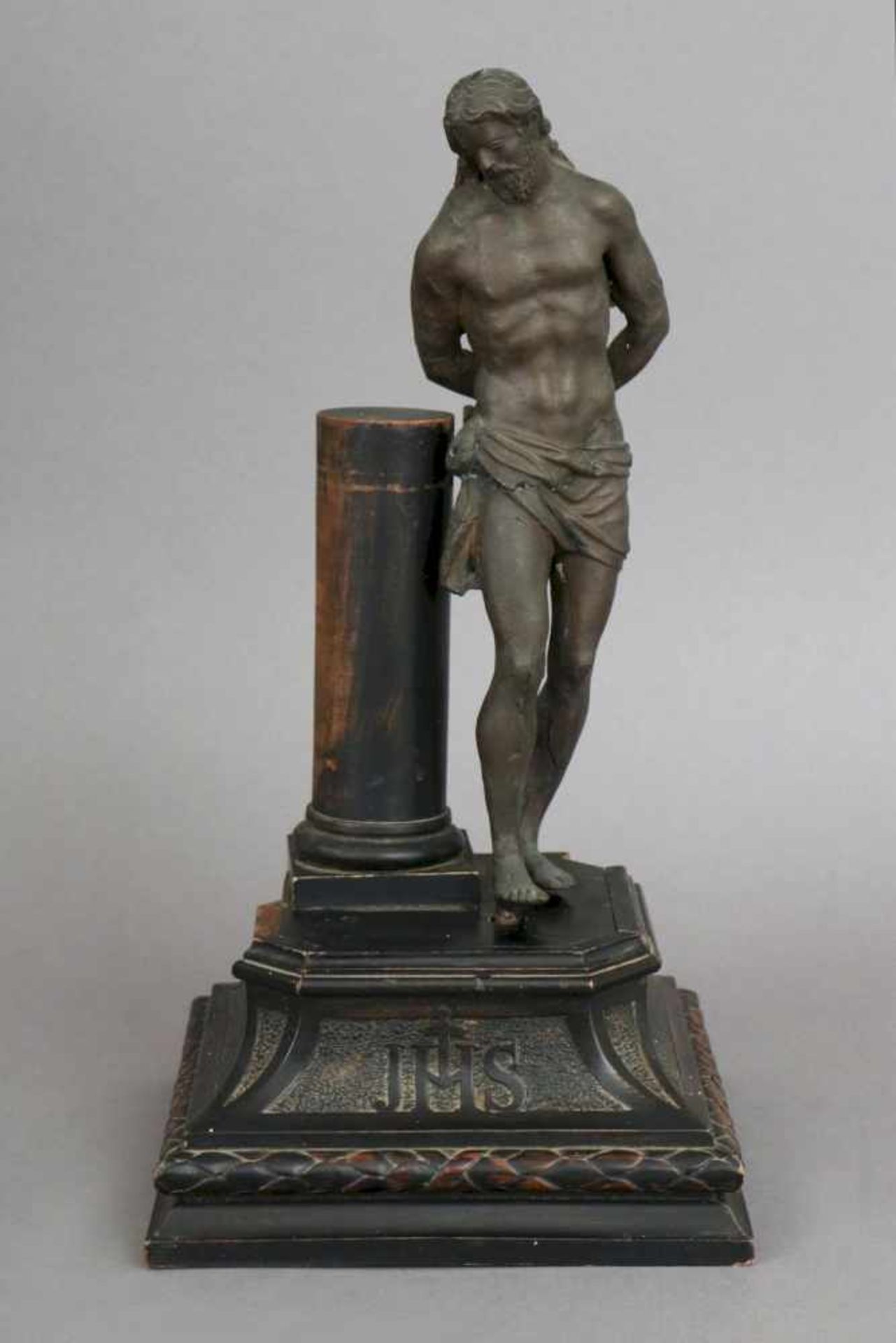 Sakralfigur ¨Christus an der Geißelsäule¨wohl 17.Jahrhundert, Figur des Christus Kupferguß, dunkel