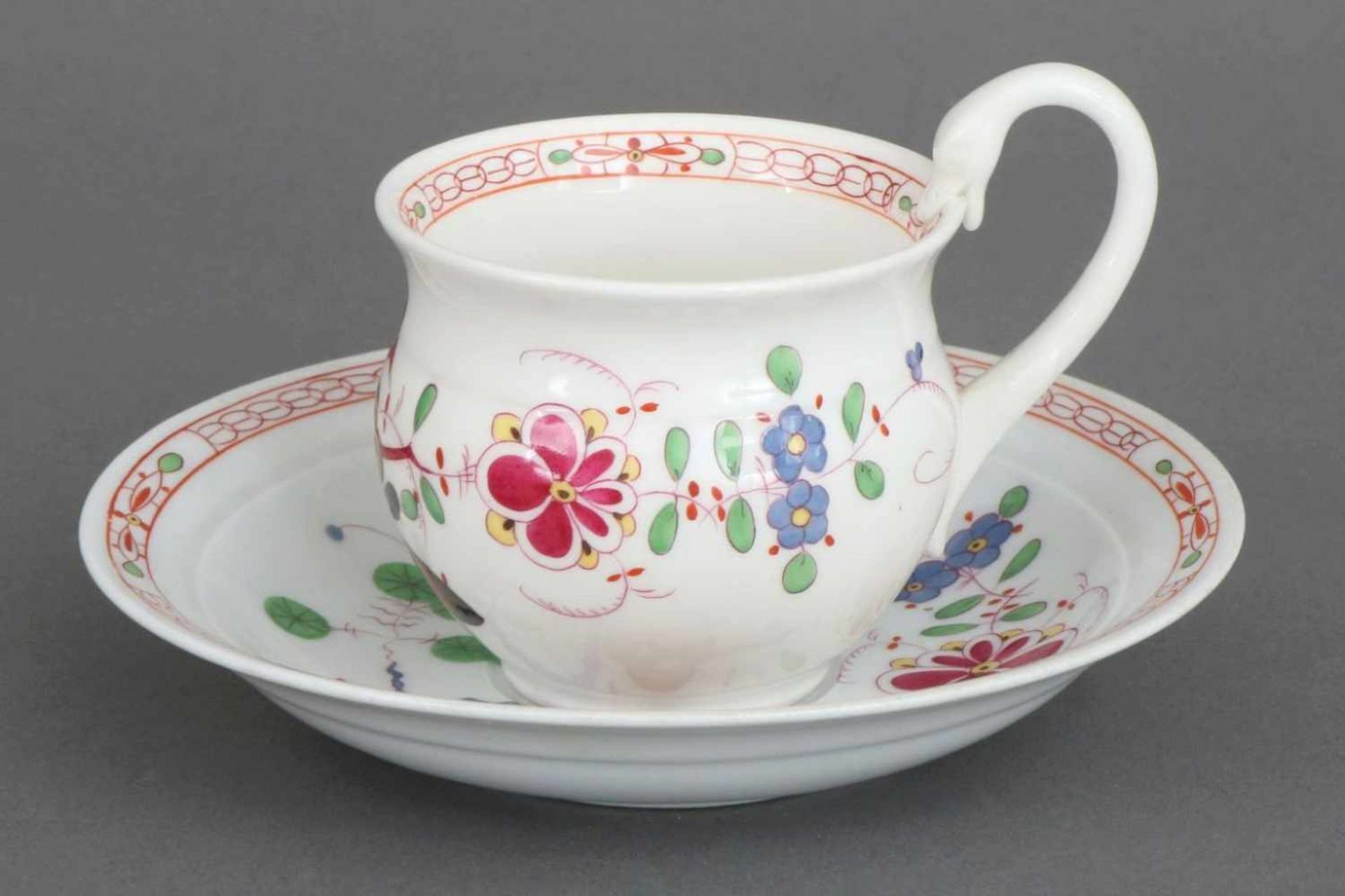 MEISSEN Schwanenhalstasse mit ¨Fels und Vogel¨ Dekor19. Jahrhundert (Knauf-Schwerter), Empire-Form