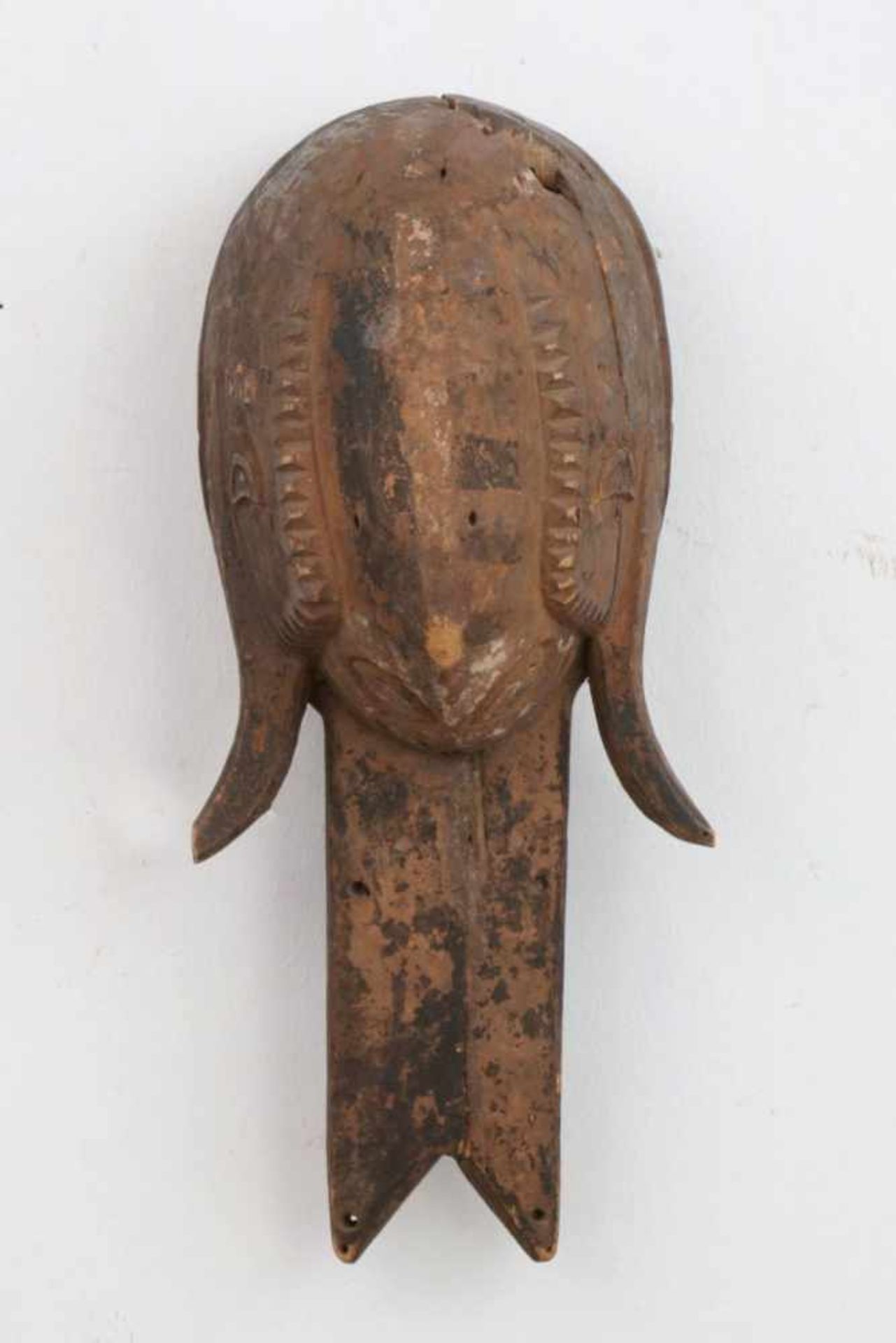 Afrikanische Tanzmaske/AufsatzZentralafrika, wohl um 1920, dunkel patiniertes Holz, geschnitzt und - Image 2 of 2