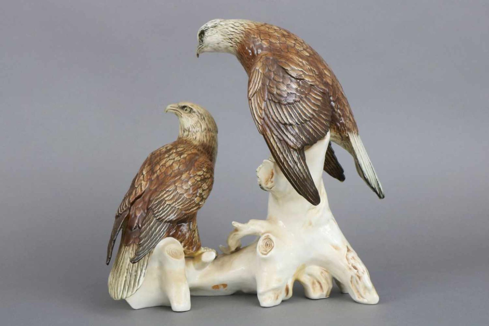 ENS Porzellanfigurengruppe ¨2 Adler auf Geäst¨Ausführung Mitte 20. Jhdt., naturalistische (beige/ - Image 2 of 3