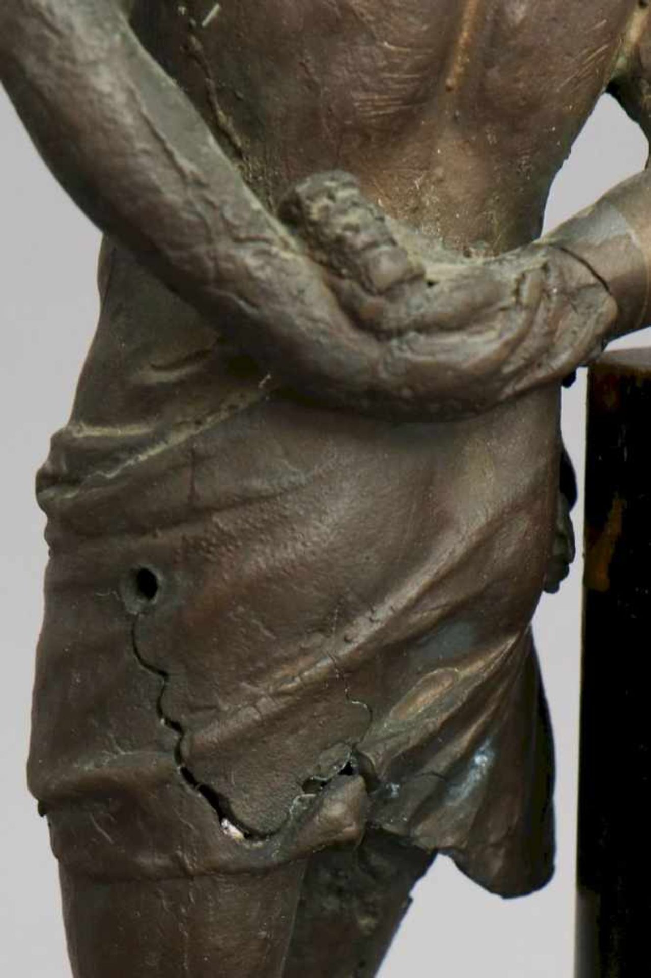 Sakralfigur ¨Christus an der Geißelsäule¨wohl 17.Jahrhundert, Figur des Christus Kupferguß, dunkel - Bild 3 aus 3