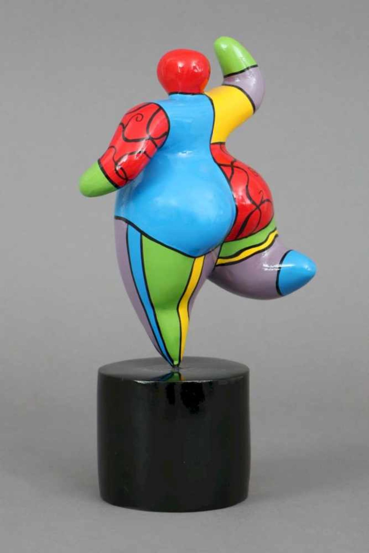 Nach NIKI DE SAINT PHALLE ¨Nana¨Holz, vielfarbig lackiert, auf schwarzer, zylindrischer Plinthe, - Bild 2 aus 2