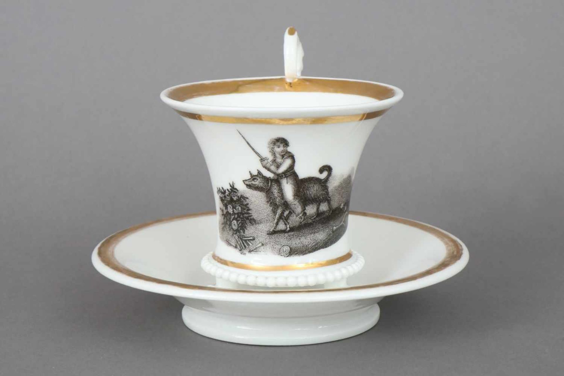 Empire Tasse mit Grisaille-Malereiunbekannte Manufaktur (ungemarkt), kraterförmige Tasse auf 3