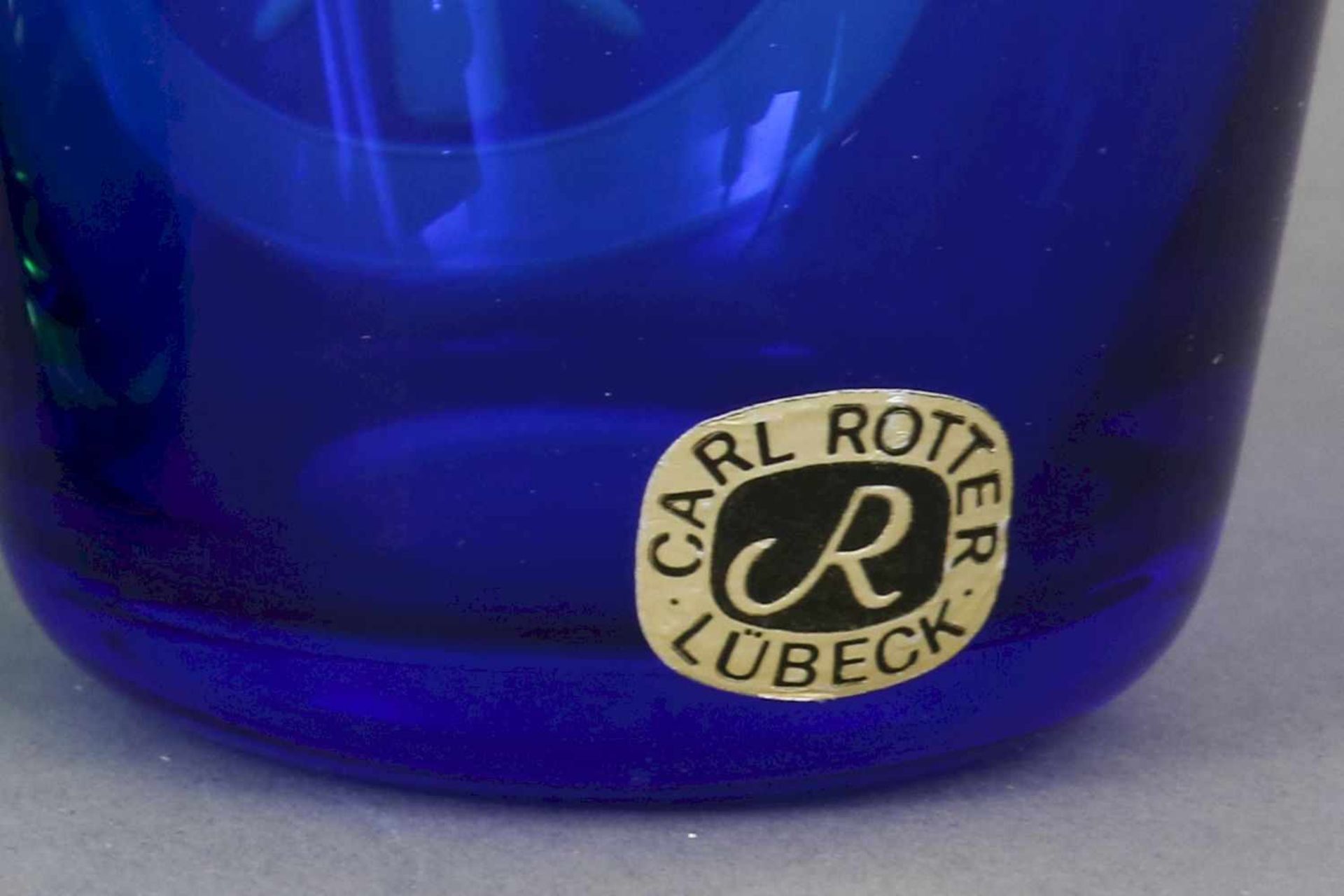 2 CARL ROTTER (Lübeck) Gläser1 blaues und 1 grünes Trinkglas mit geschliffenem Freimaurer-Dekor ¨ - Bild 4 aus 4