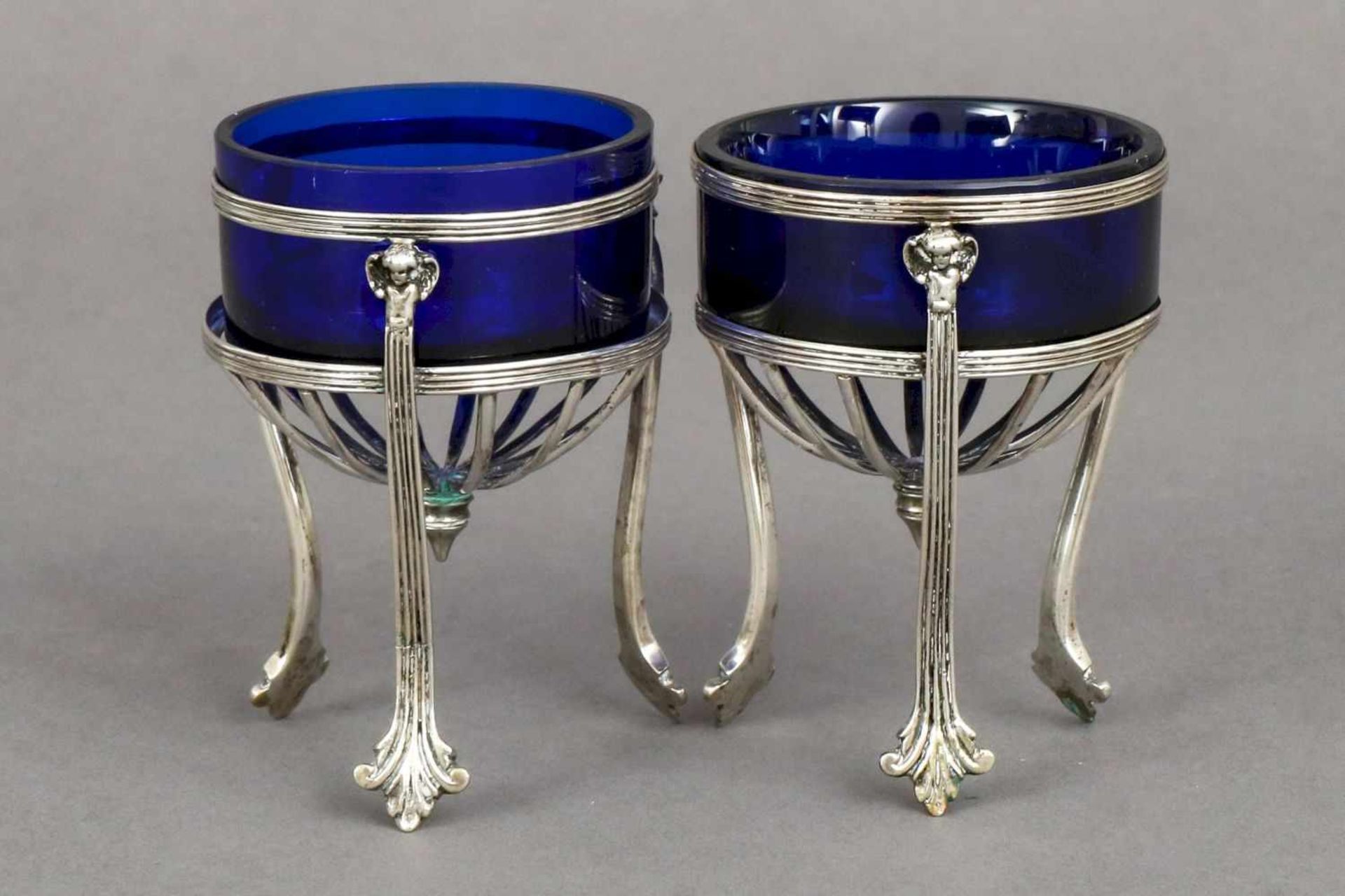 Paar ¨Empire¨ SalierenSilber und blaues Glas, wohl um 1900, runde Glaseinsätze in hohem, 3-