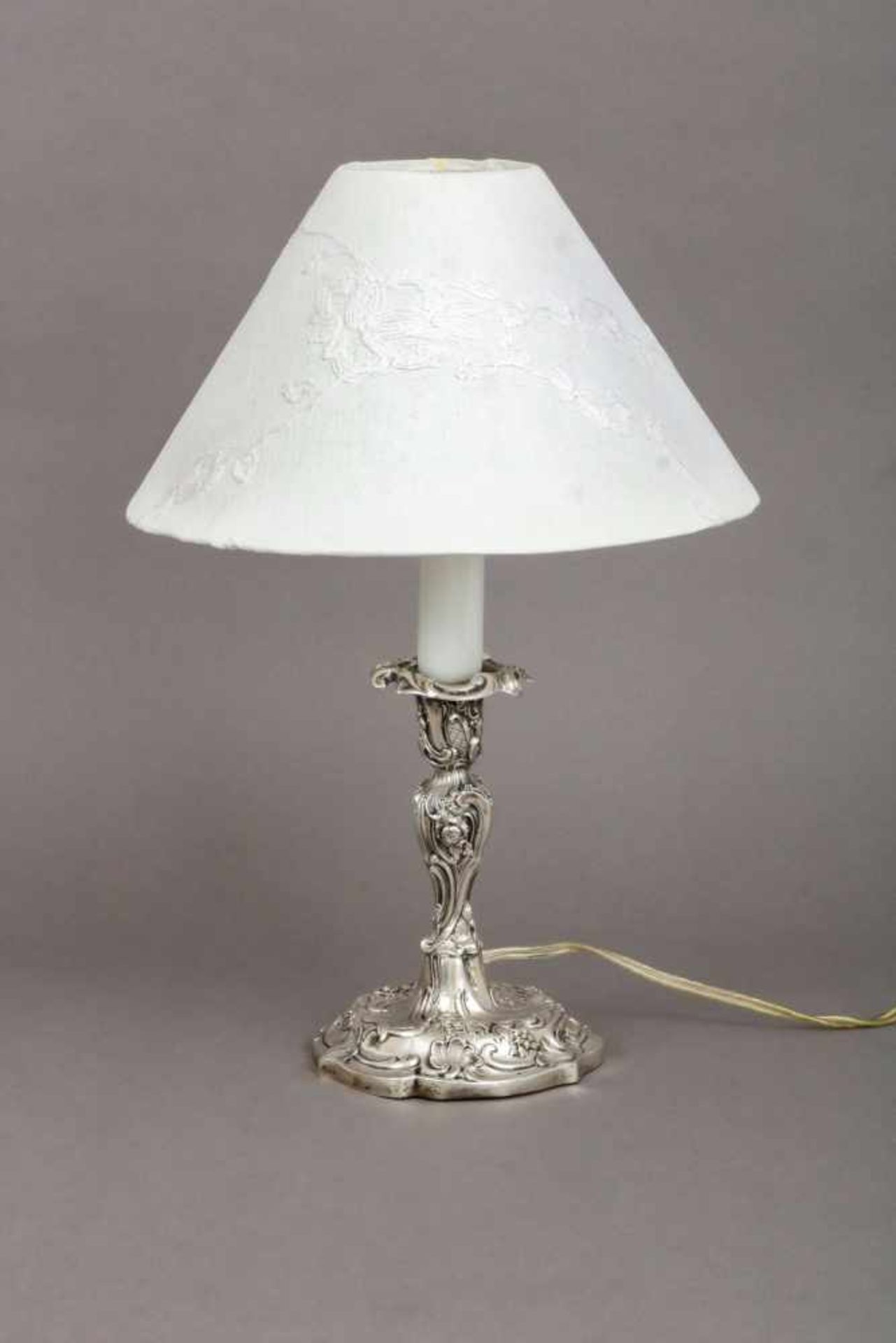 Tischlampe mit SilberfußFormensprache des Rokoko, 800er Silber, Deutsch, um 1900, Balusterschaft auf