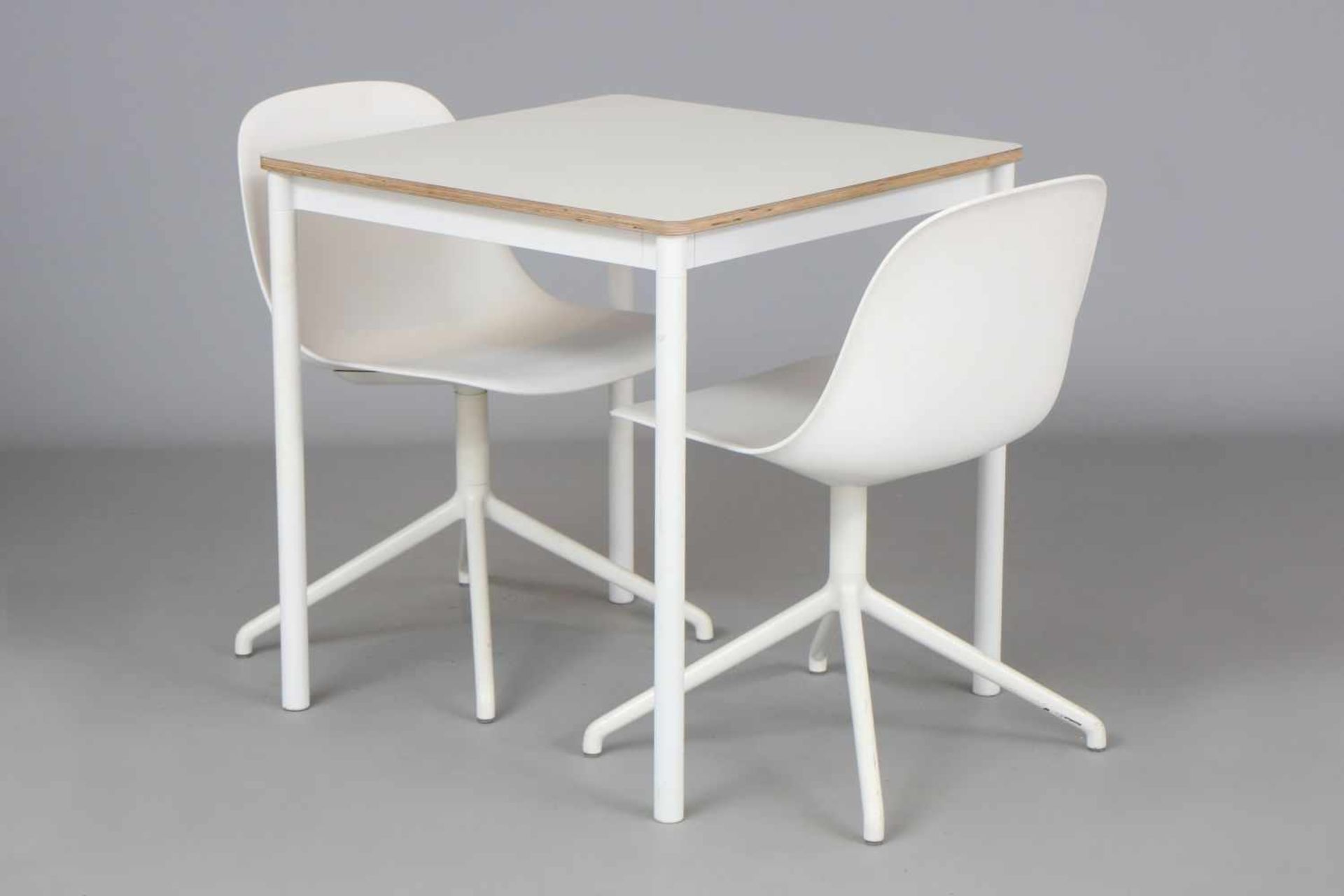 3-teilige MUUTO Sitzgruppebestehend aus 2 ¨Fiber Chair Surivel¨ Stühlen und 1 Tisch (ca. 70x70cm), - Image 2 of 2