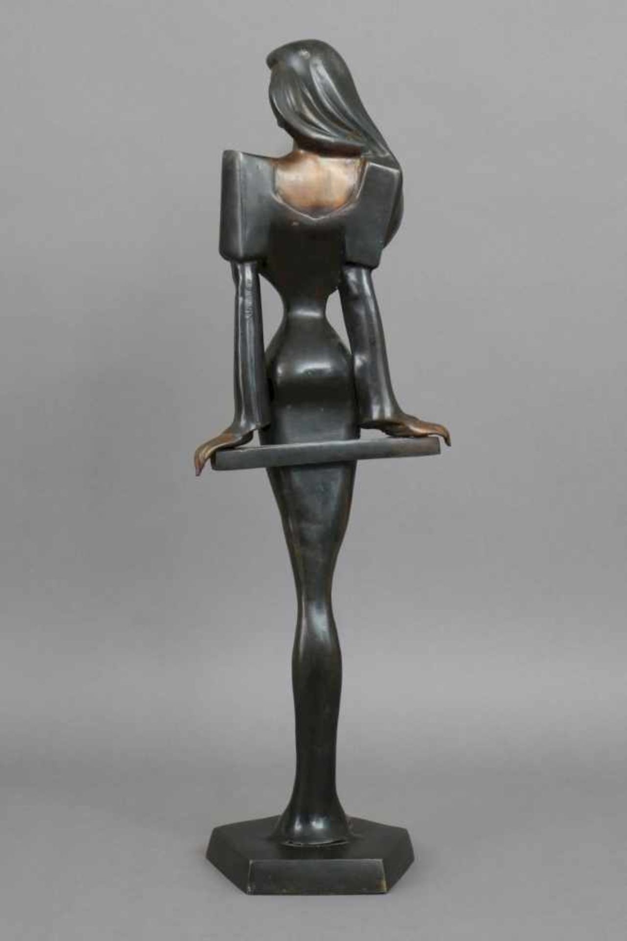 Figürliche Bronze im Stile des Art Deco ¨Stehende, elegante Dame in tailliertem Kleid¨auf eckiger - Bild 4 aus 4