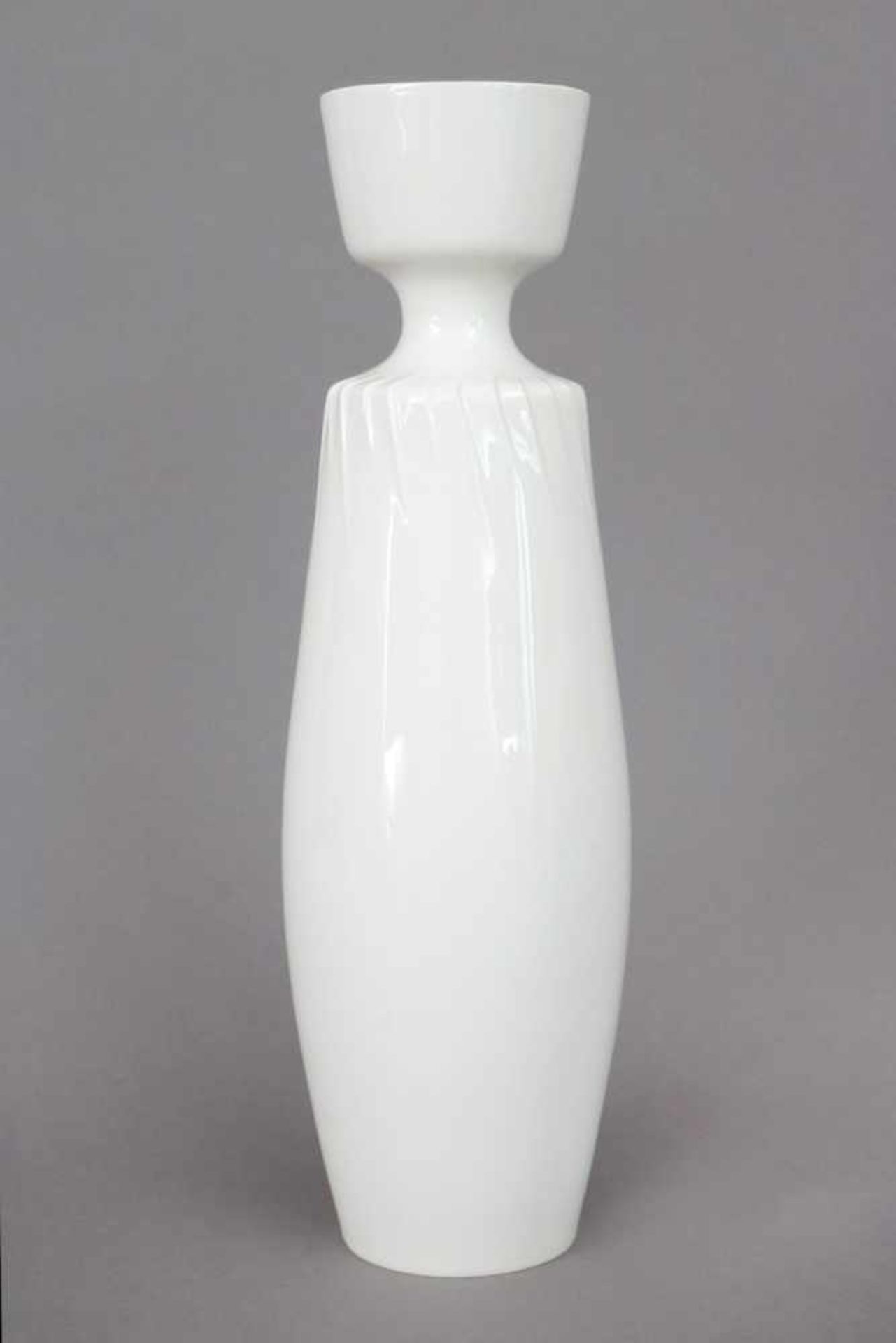 KPM BERLIN Vase ¨Ikarus¨Entwurf WALTER POPP (1913-1977), 1965, Weißporzellan, Blaumarke Zepter,