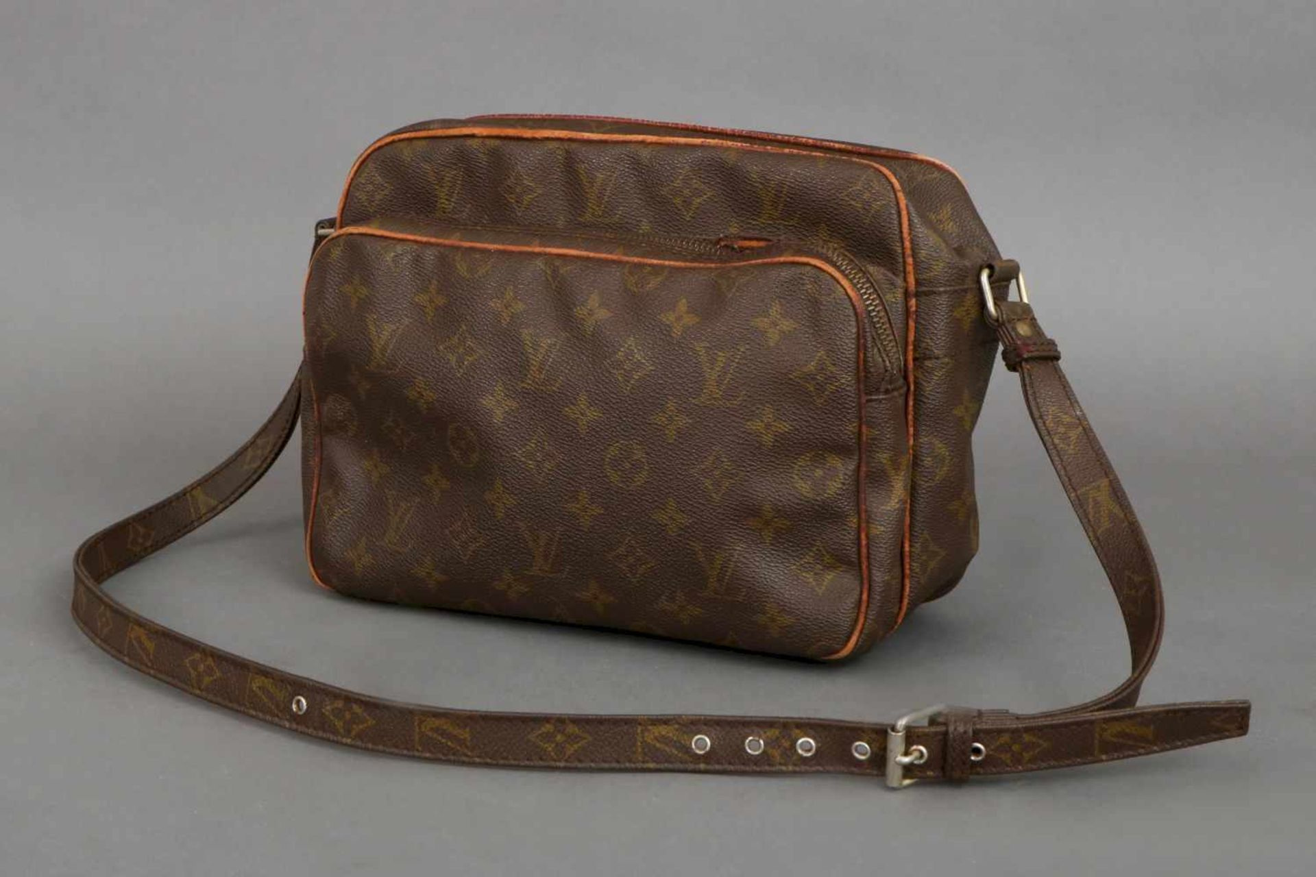 LOUIS VUITTON Umhängetasche/Messenger bagMonogramm Leder, langer Trageriemen, rechteckige Form, 2 - Bild 2 aus 2