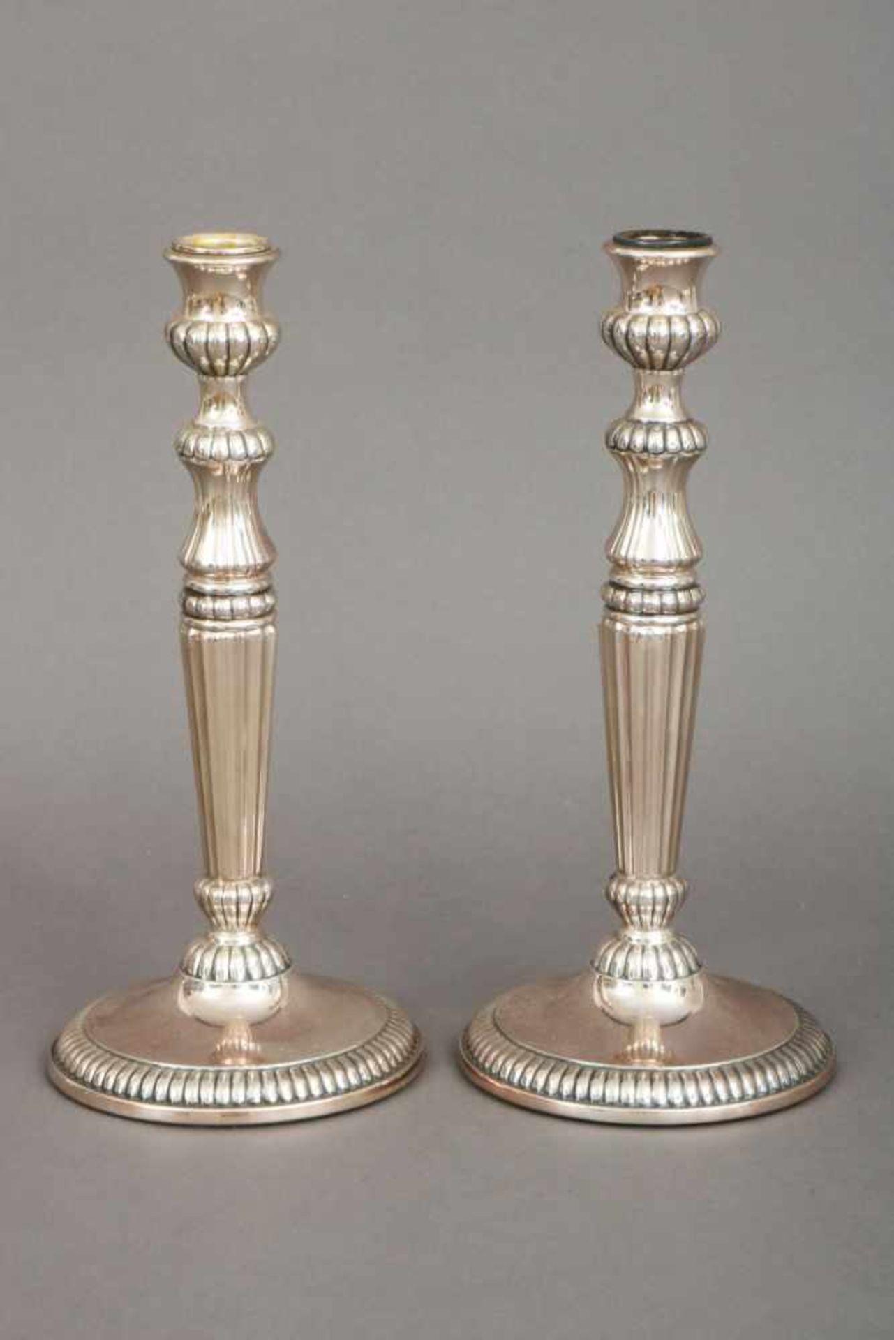 Paar Silber Leuchter835er Silber, Lutz & Weiß (Pforzheim), kannelierter Balusterschaft auf - Bild 2 aus 3