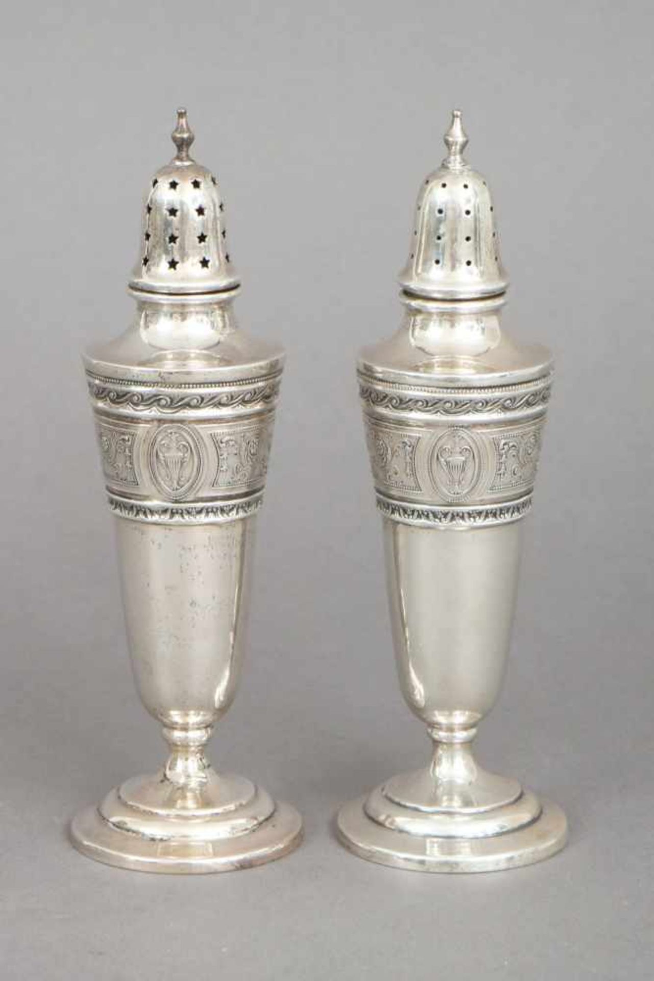 Paar Silber Gewürzstreuer (Salz und Pfeffer)Sterling Silber, USA, um 1920, Zapfenform mit