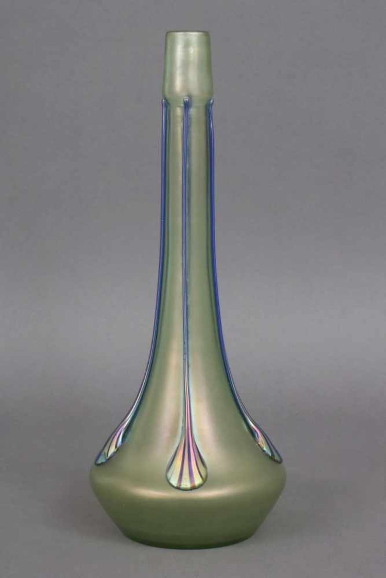 Wohl PALLME KÖNIG Jugendstil-Vaseleicht irisierendes Glas, blaue Fadenaufschmelzungen mit - Bild 2 aus 2
