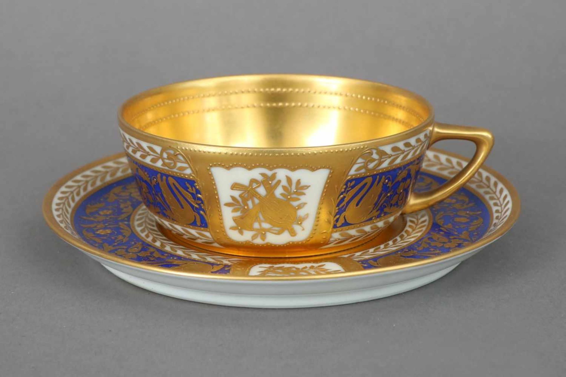 Böhmische Prunktasse mit ¨Rheingold¨-Motivum 1920, Manufaktur Comte Harrach, Karlsbad, sowie - Bild 3 aus 5