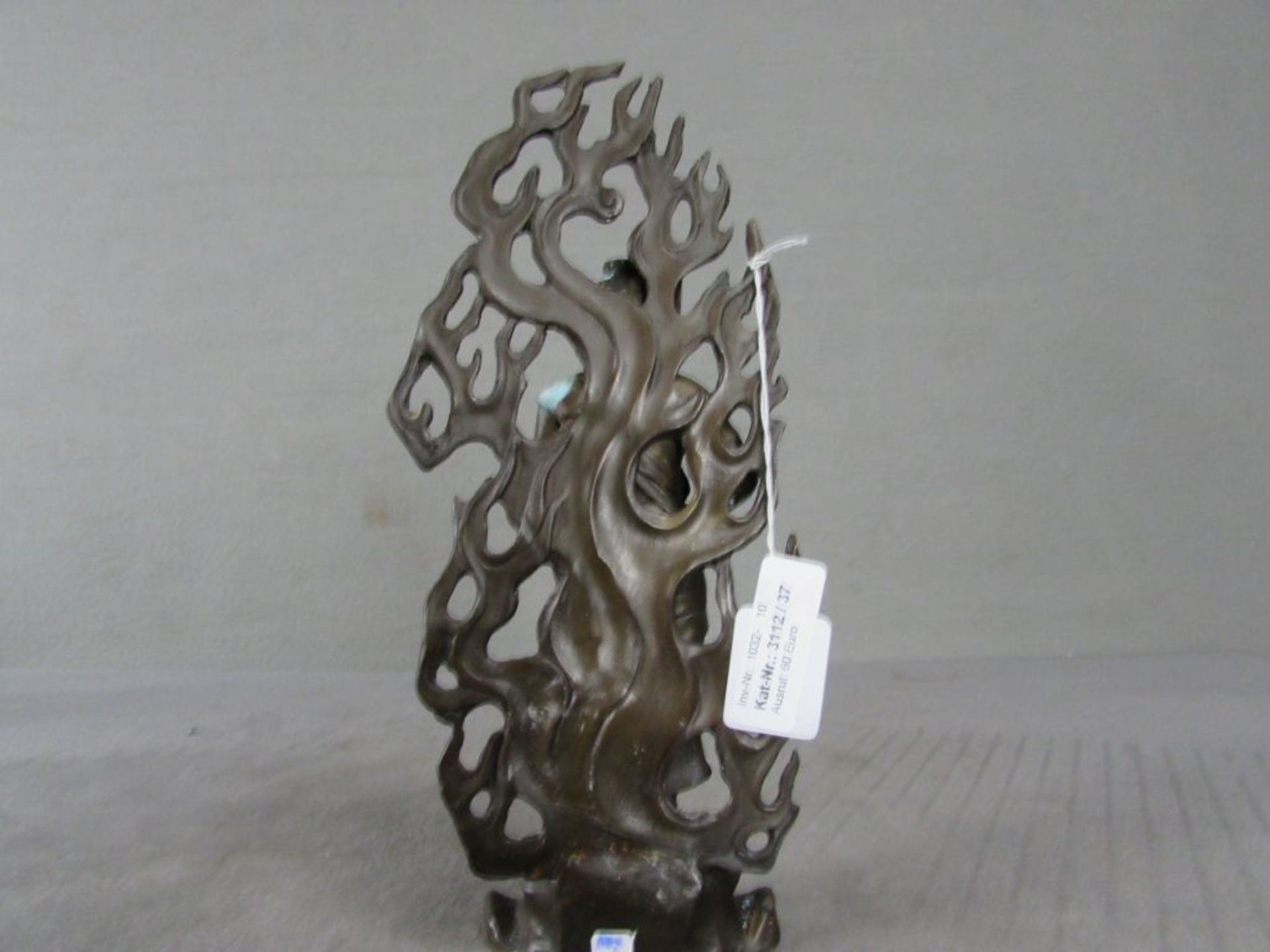 Bronzeskulptur Buddha stark patiniert schönes Stück ungeprüft hier: stehend mit Schwert 28cm hoch - Bild 3 aus 3