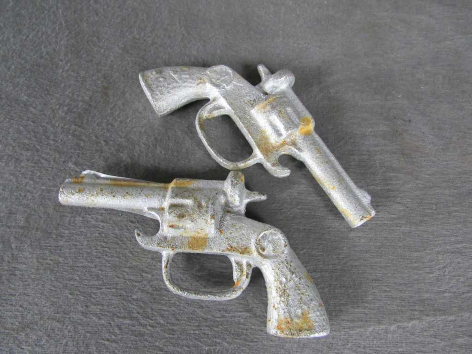 Konv. 2 gusseiserne Modellpistolen, L:13,5cm - Image 2 of 2
