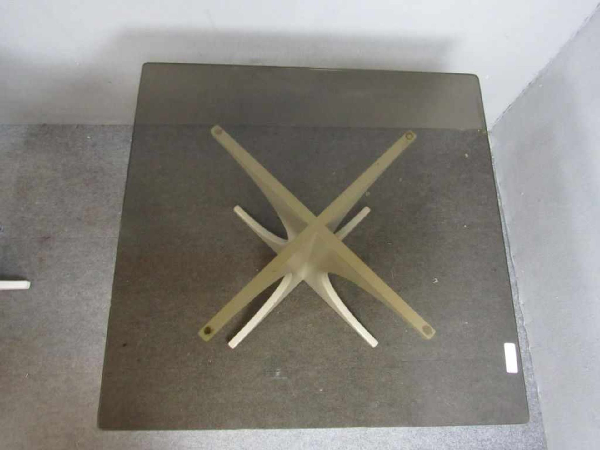 1 paar Designertische Space Age Holzgestell mit Glasplatten diese 75x75cm - Bild 3 aus 4