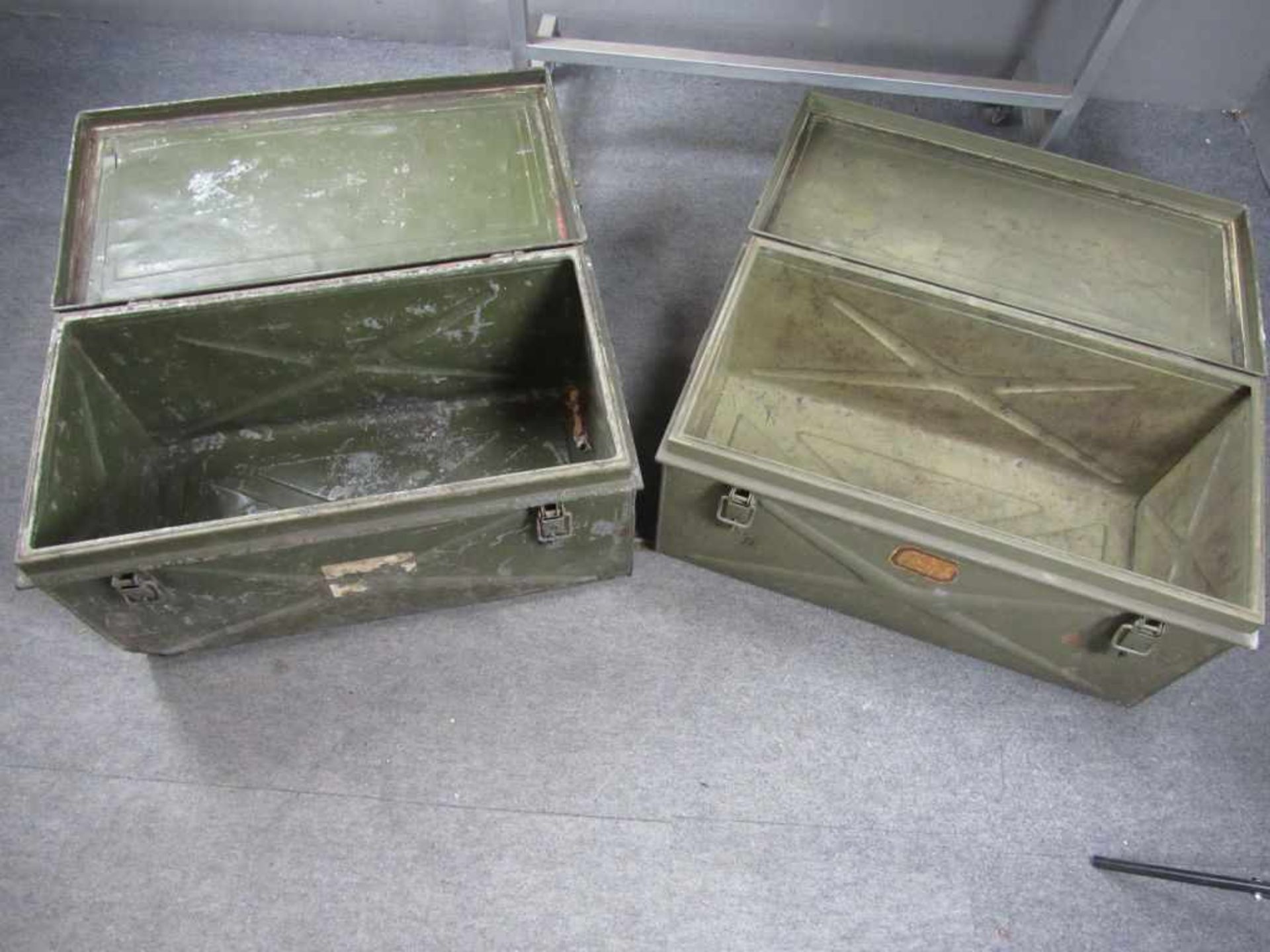 2 militärische Metallkisten ca.75x39x38cm - Bild 2 aus 3