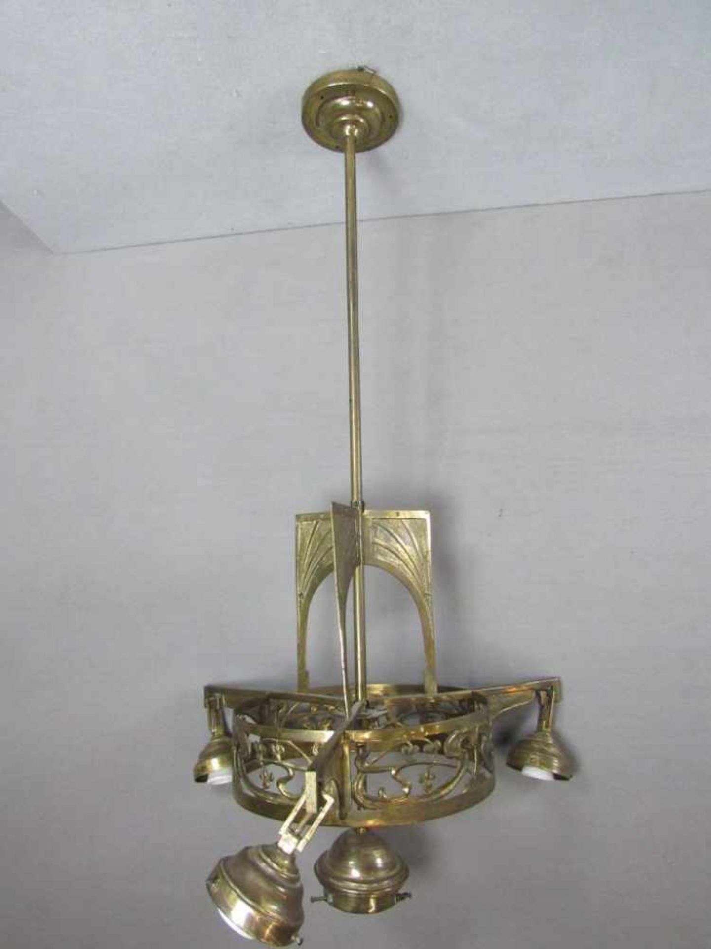 Deckenlampe Jugendstil 4 flammig satiniertes Glas Messing Gesamthöhe ca:110cm funktionstüchtig - Bild 3 aus 5