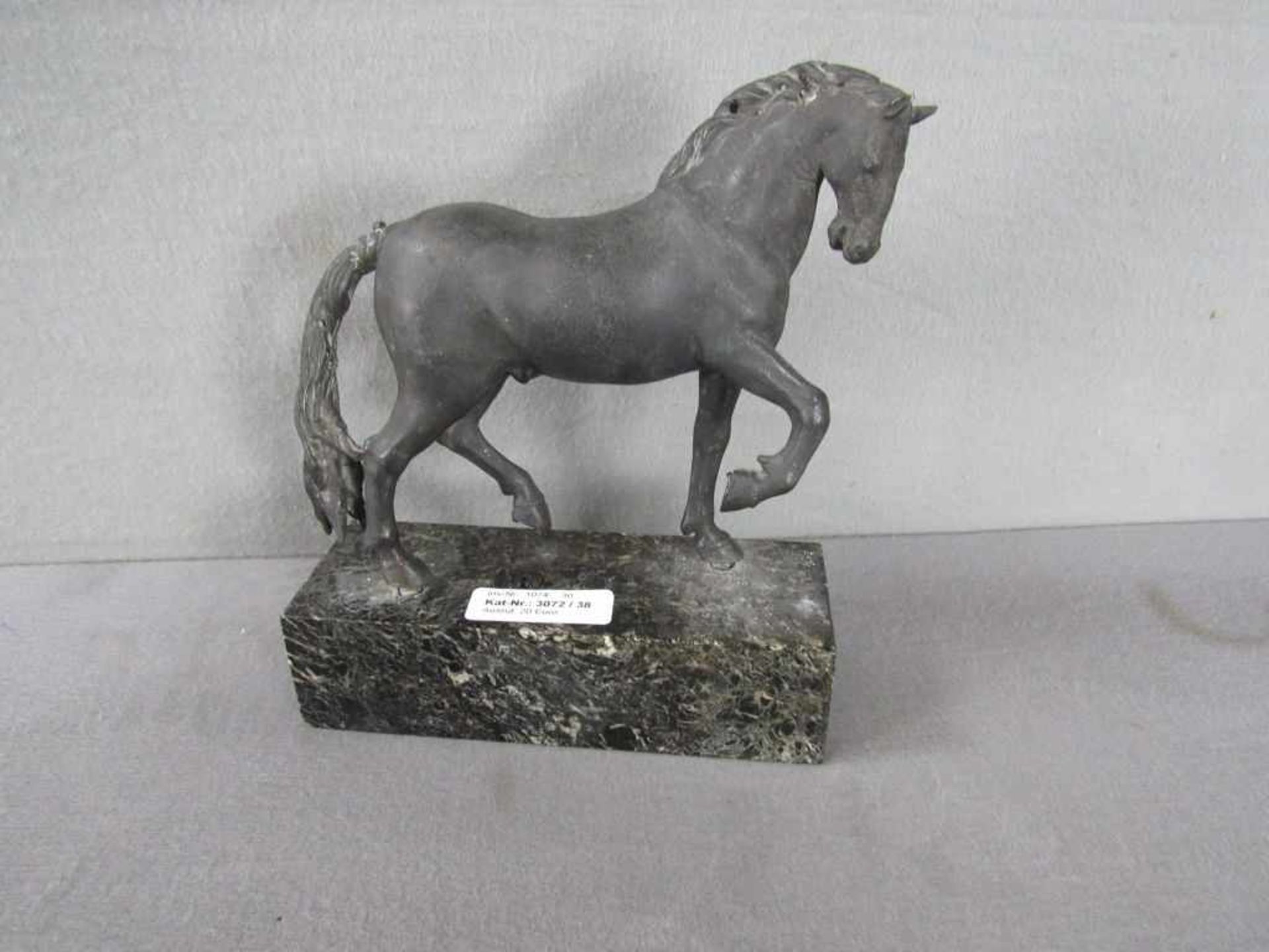 Skulptur Metall Pferd auf Plinthe ca. 19cm