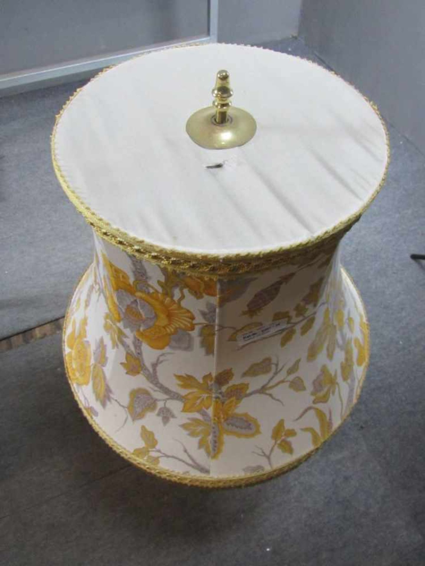 1 große Tischlampe Frankreich Porzellan De Paris unterseits gemarkt Schirm passig mit Blumendekor - Image 3 of 4