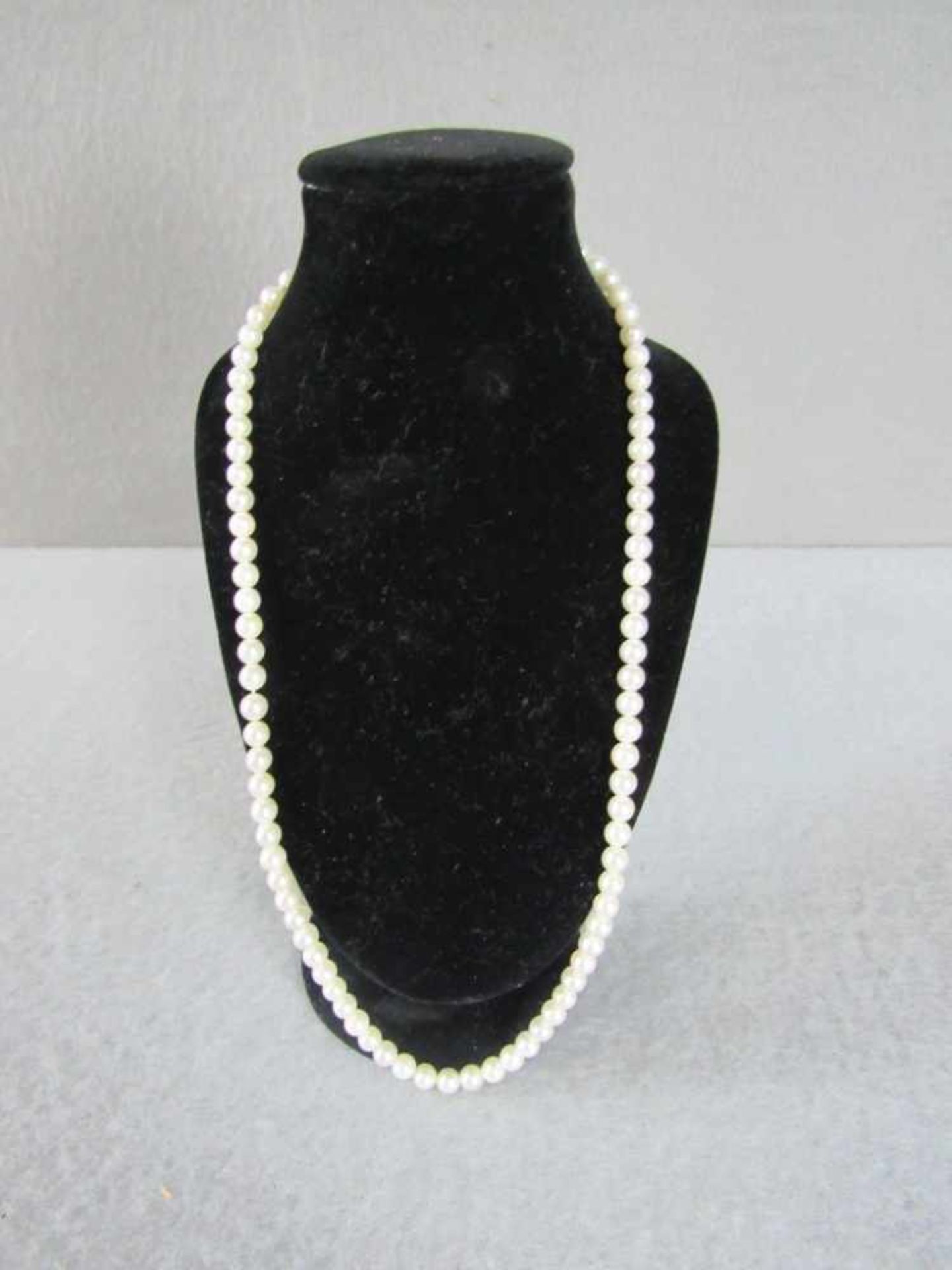 Perlenkette Gelbgoldschließe 14 Karat schöner Glanz noch vorhanden Gesamtlänge ca.43cm
